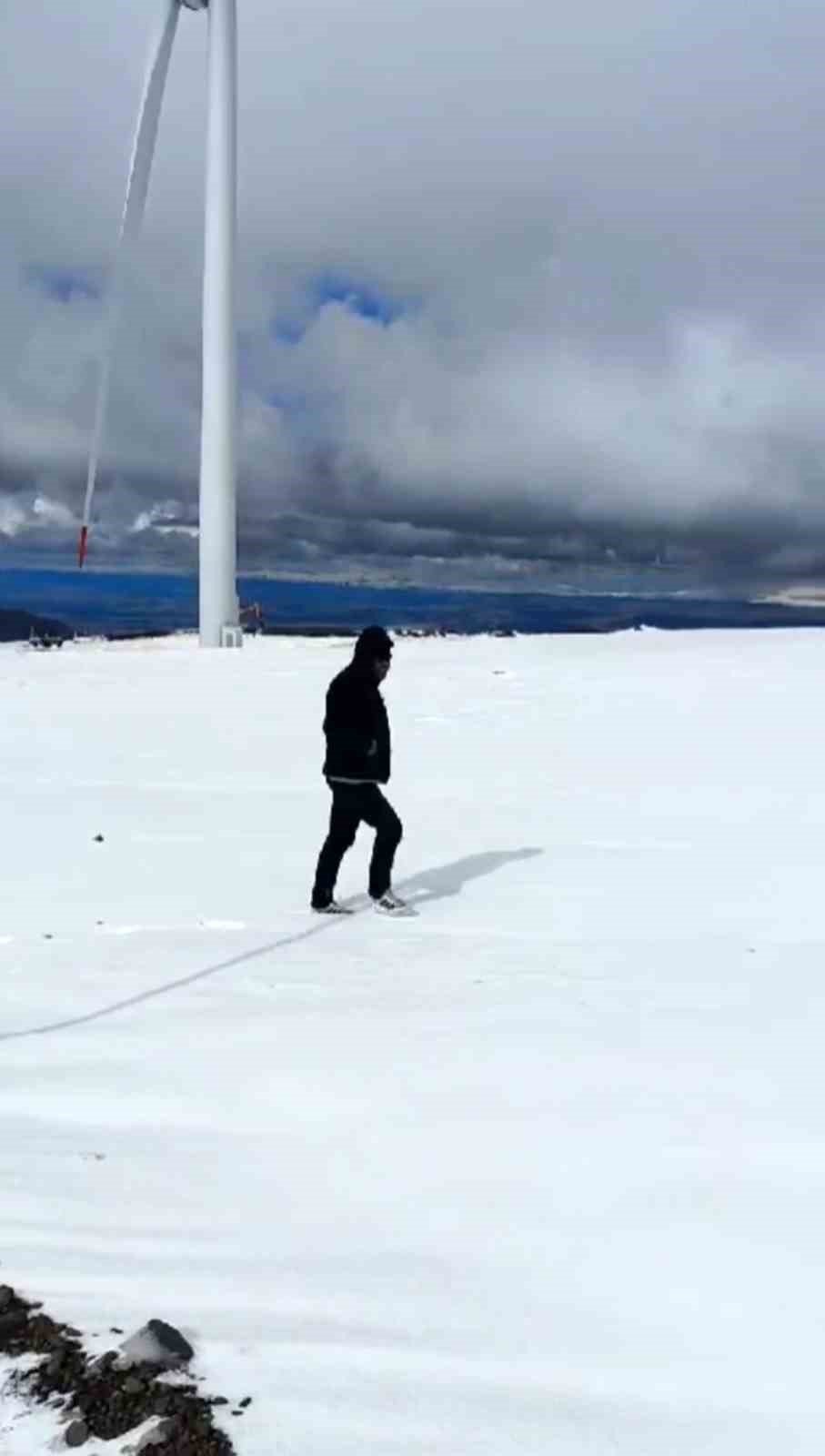 Ağrı’nın yüksek kesimleri beyaza büründü
