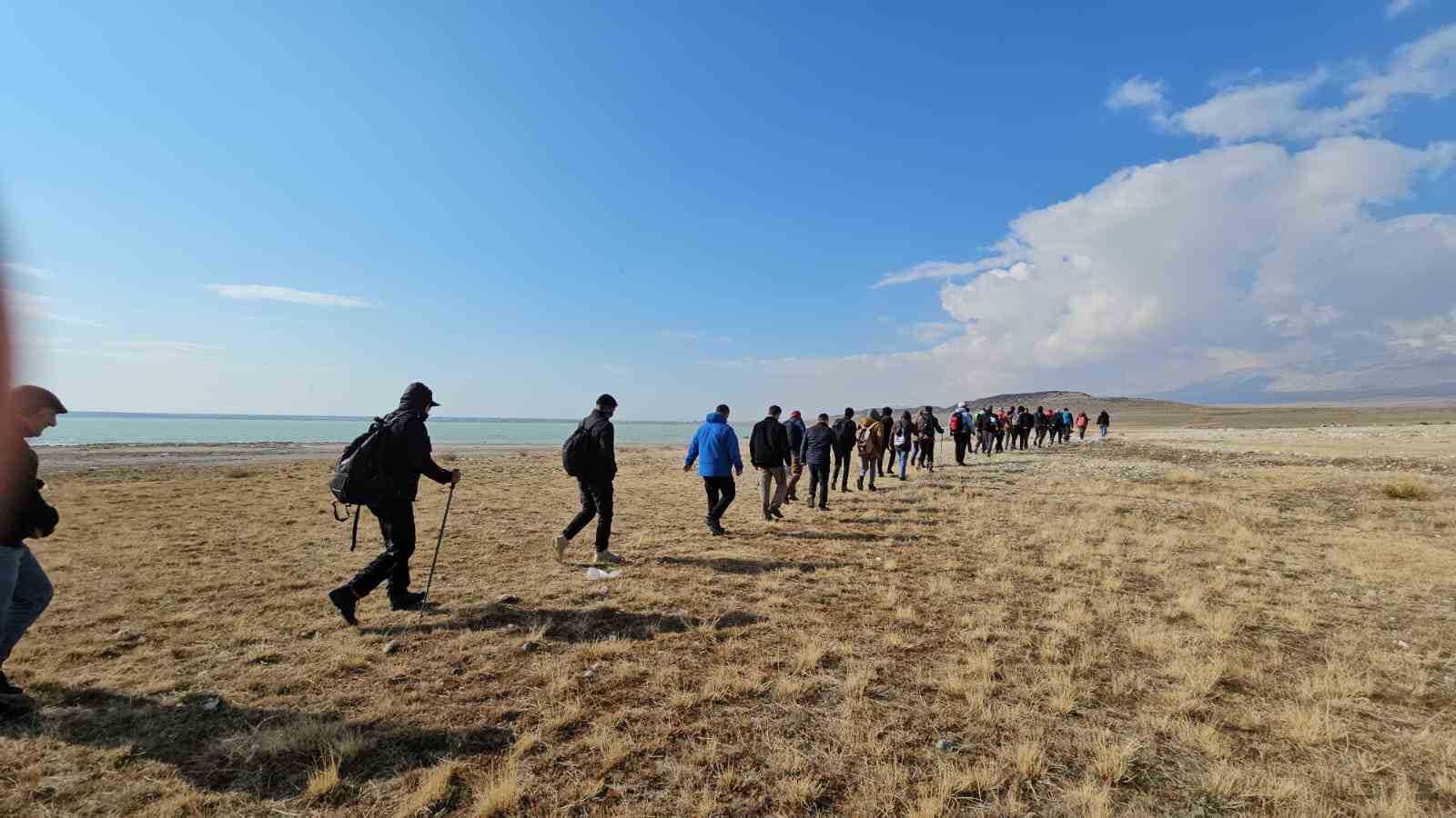 Arin Gölü’nde su seviyesi her geçen gün biraz daha düşüyor
