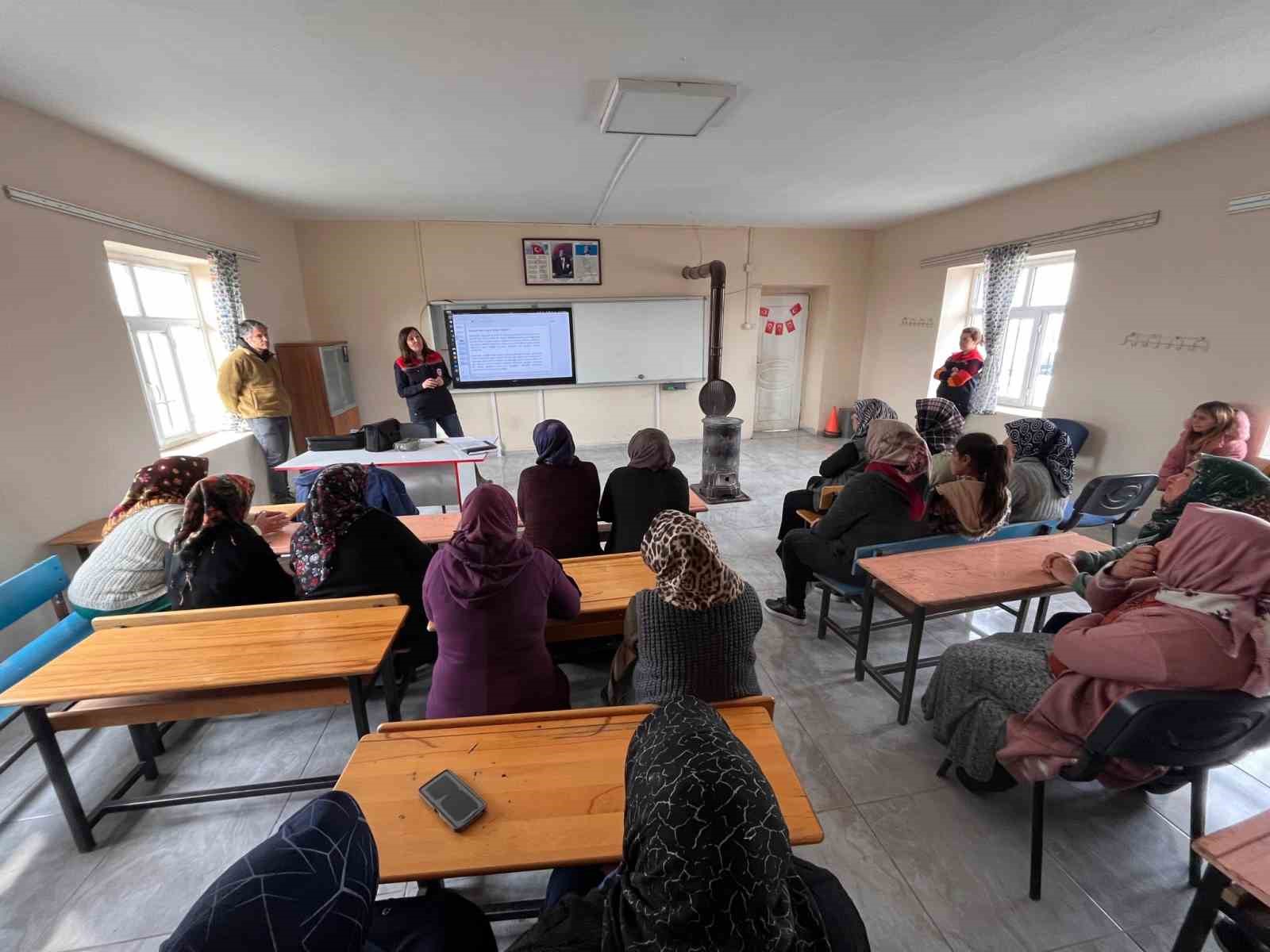 Kars’ta Büyükbaş Hayvancılıkta Sağım Hijyeni ve Sanitasyon Kursu eğitimi
