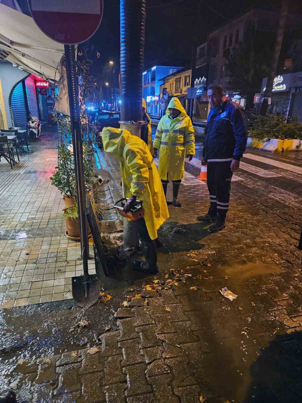 Başkan Aras; “Su baskınlarına karşı tedbirlerimizi alıyoruz”
