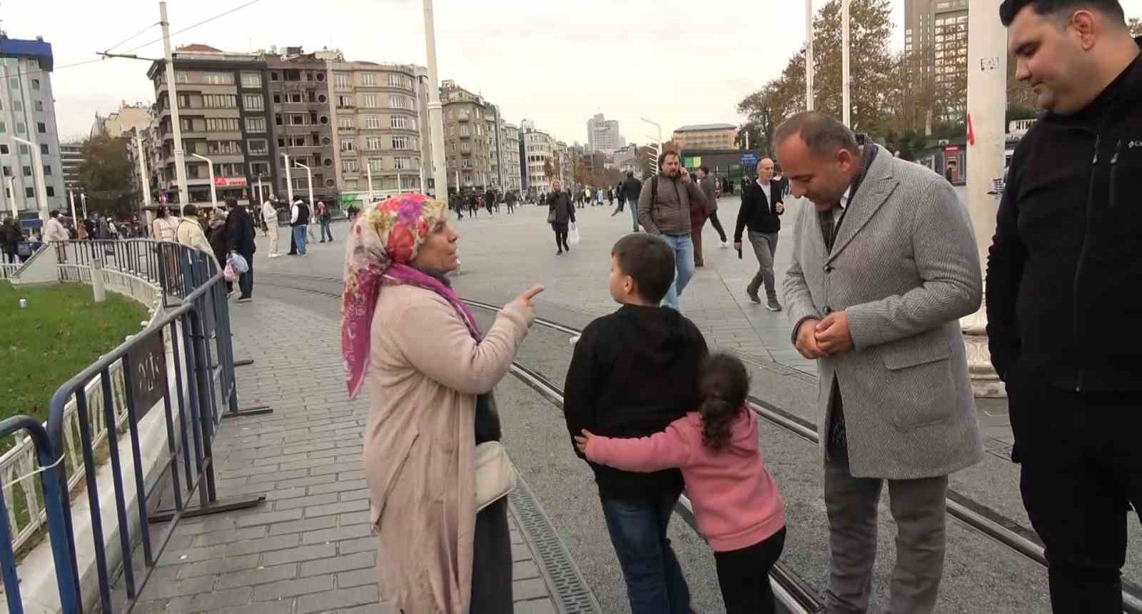 Taksim’de kaybolan çocuğun ailesini polisler buldu
