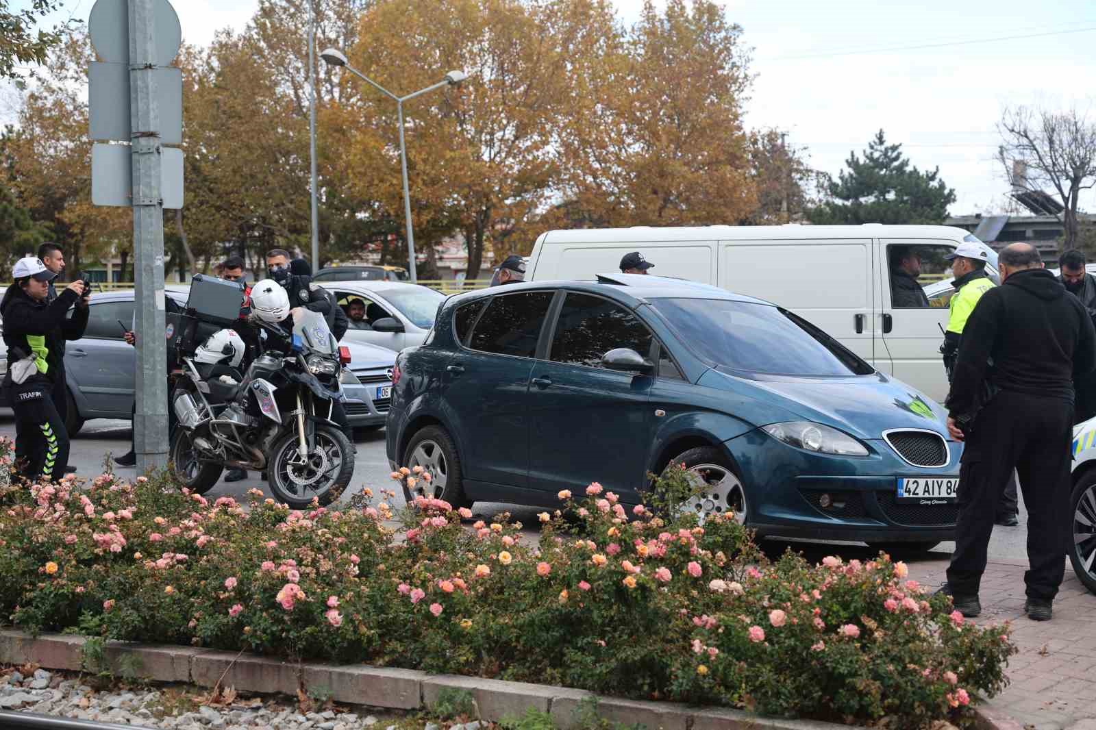 Hapis cezasıyla aranan şahıs, yarım saatlik kovalamaca sonrası yakalandı
