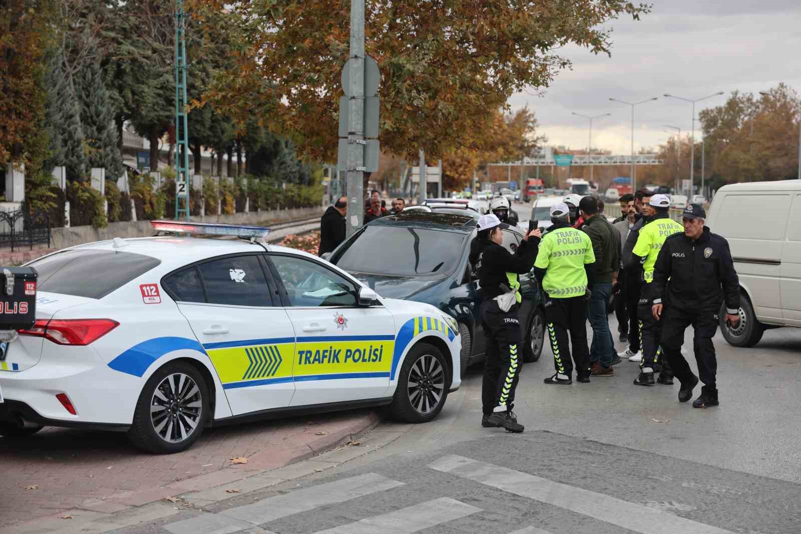 Hapis cezasıyla aranan şahıs, yarım saatlik kovalamaca sonrası yakalandı
