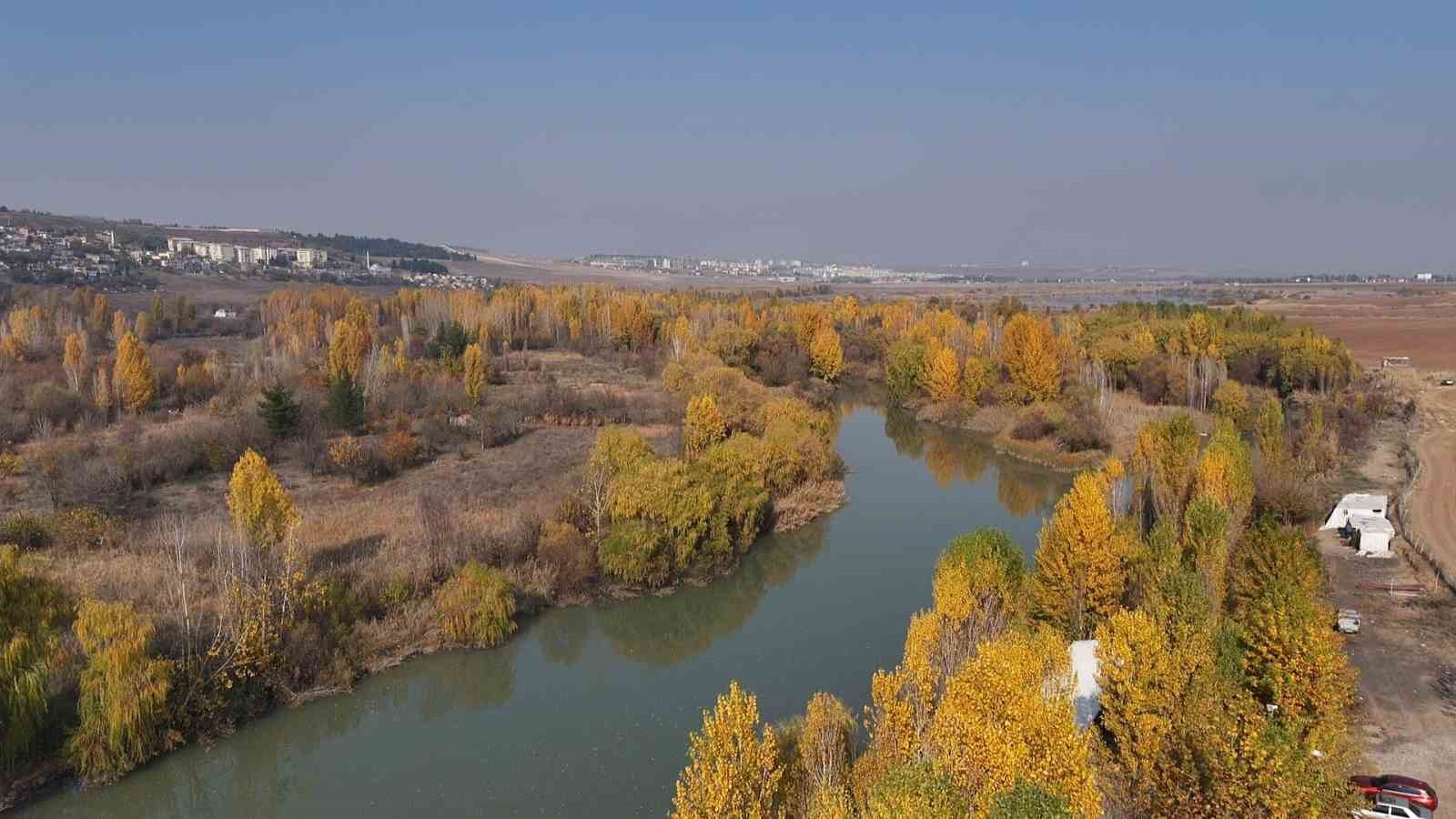 8 bin yıllık Hevsel Bahçeleri’nde renk cümbüşü dron ile görüntülendi
