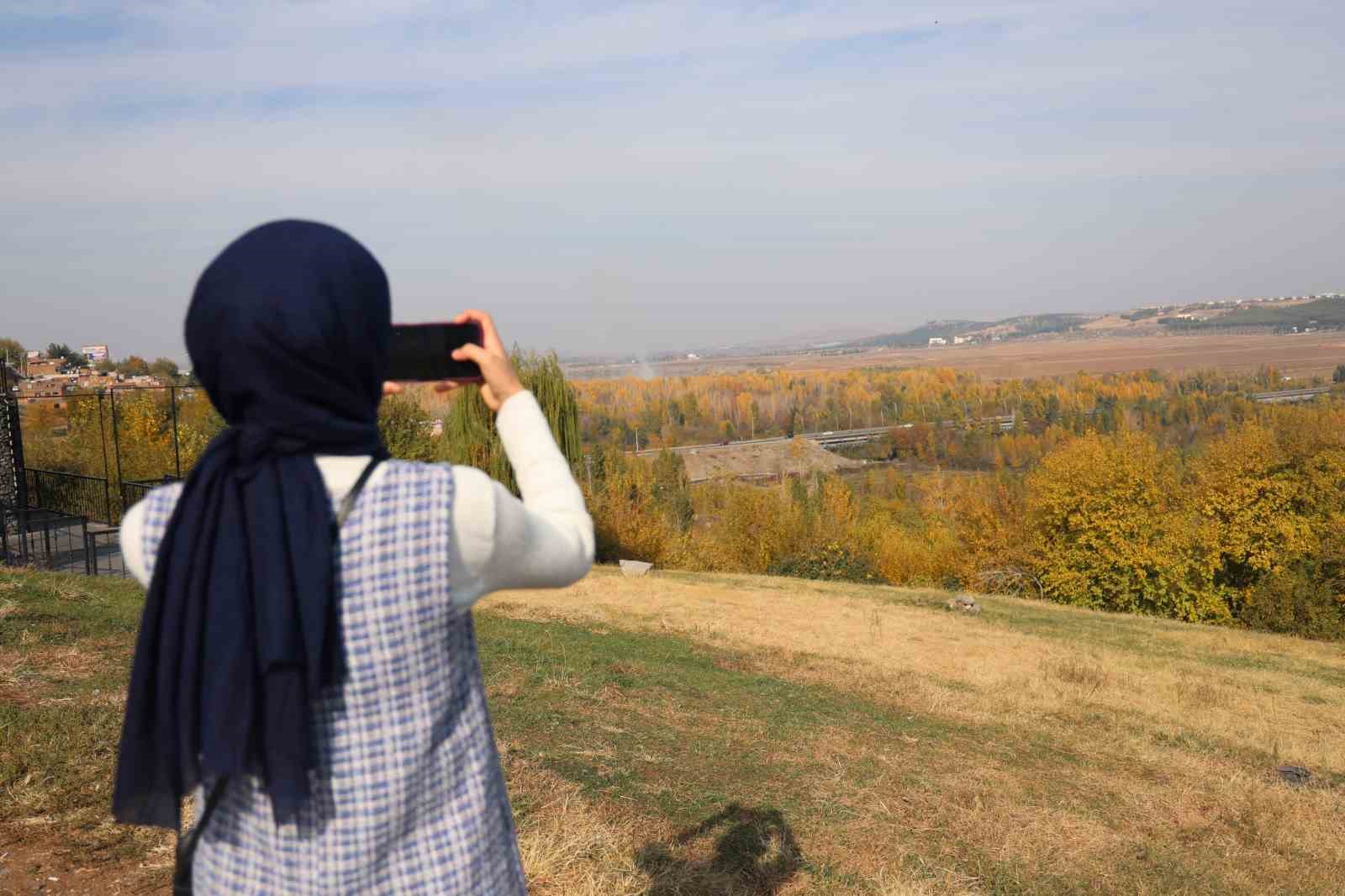 8 bin yıllık Hevsel Bahçeleri’nde renk cümbüşü dron ile görüntülendi
