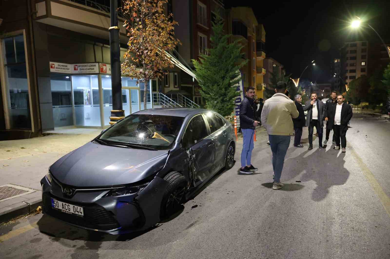 Alkollü sürücü 4 araca çarparak durabildi: O anlar güvenlik kameralarına yansını
