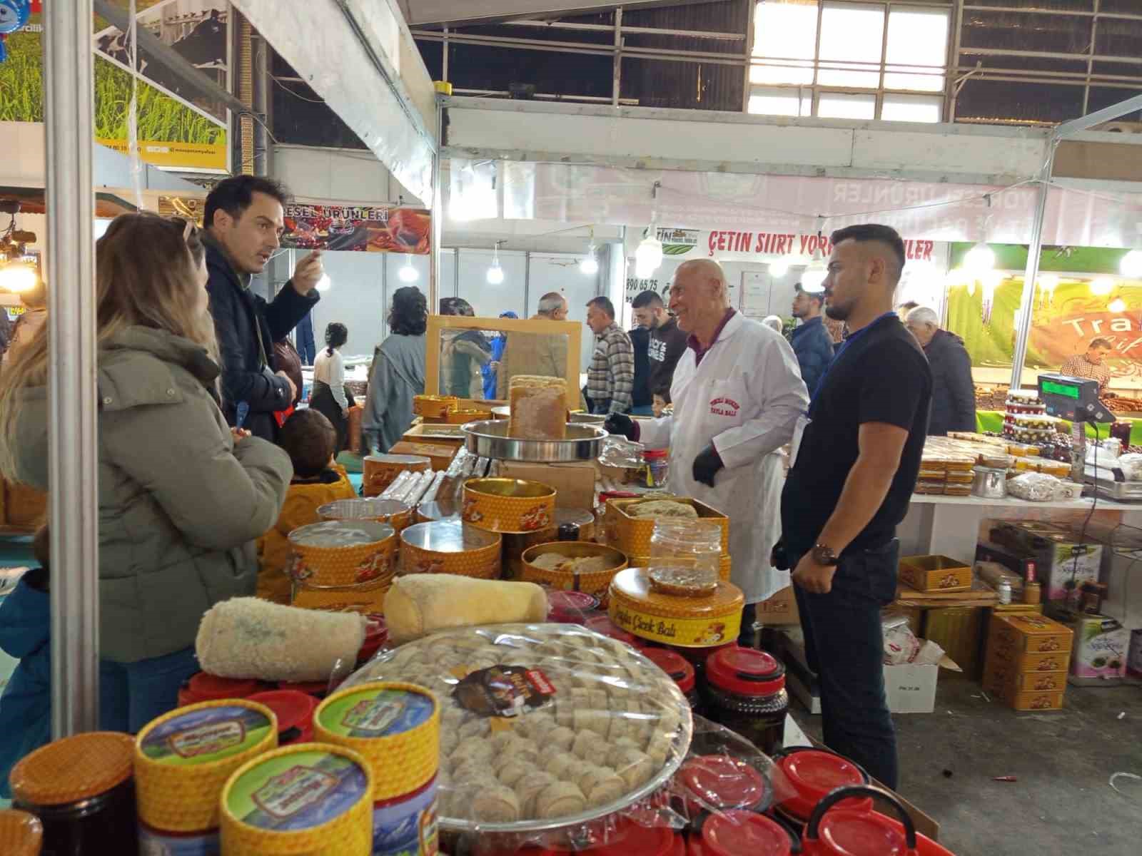 Ciğer kenti Diyarbakır’da cağ kebabı ustası ve lisanslı arıcı, fuarda ürünlerini sergiledi
