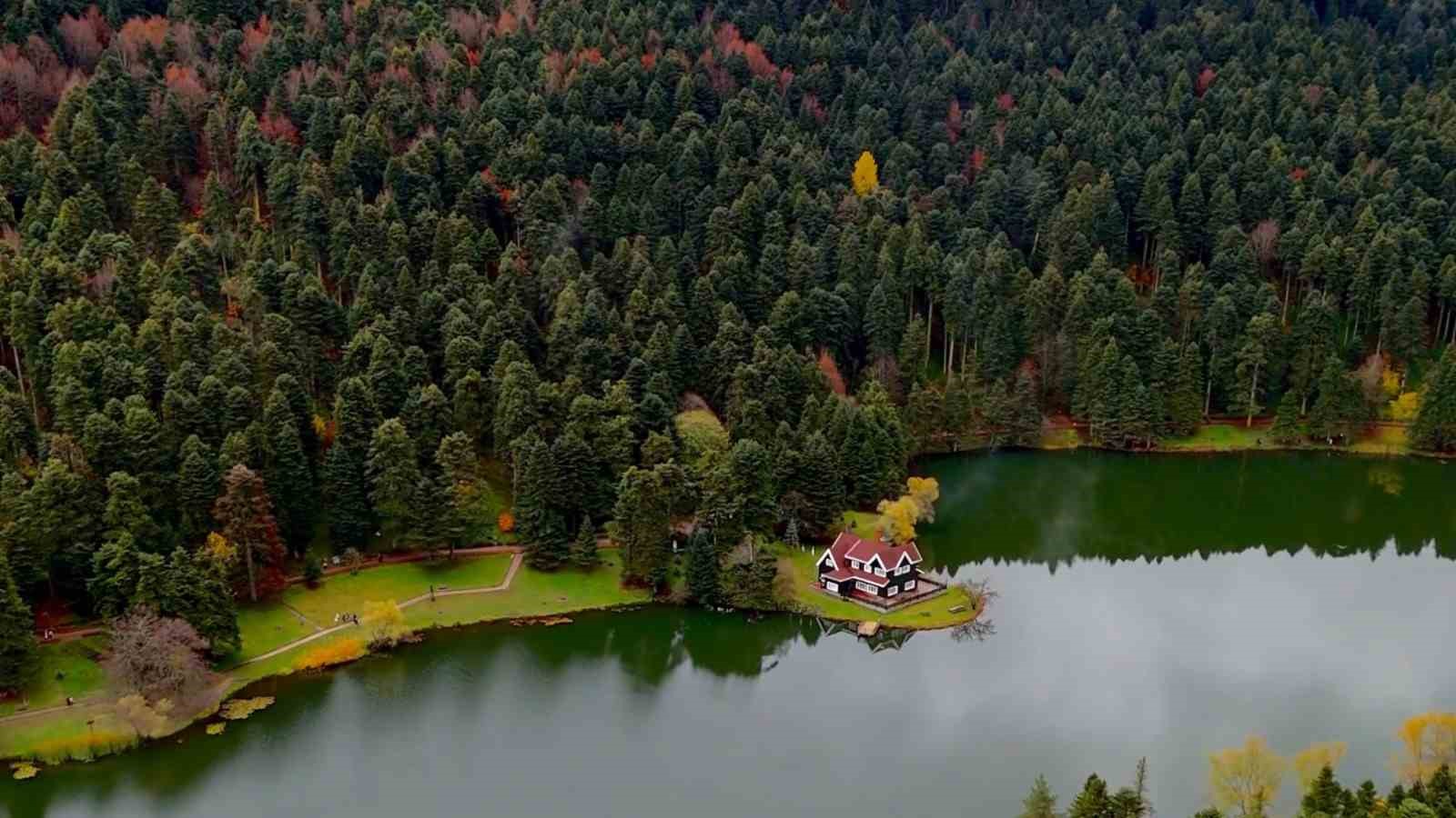 Gölcük Tabiat Parkı’nda mest eden sonbahar görüntüsü
