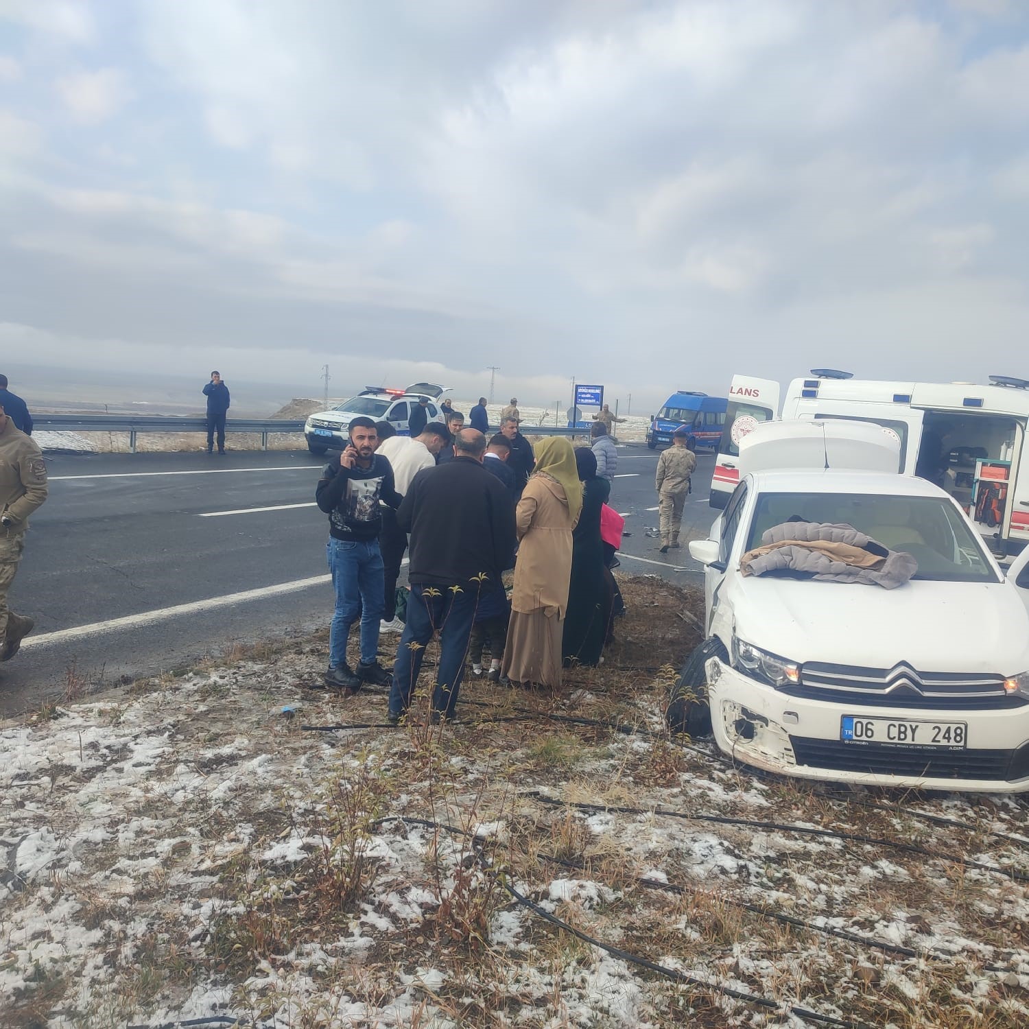 Ağrı’daki 3 ayrı trafik kazasında 4 kişi yaralandı
