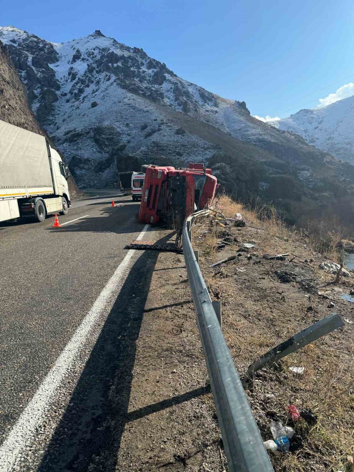 Ağrı’daki 3 ayrı trafik kazasında 4 kişi yaralandı
