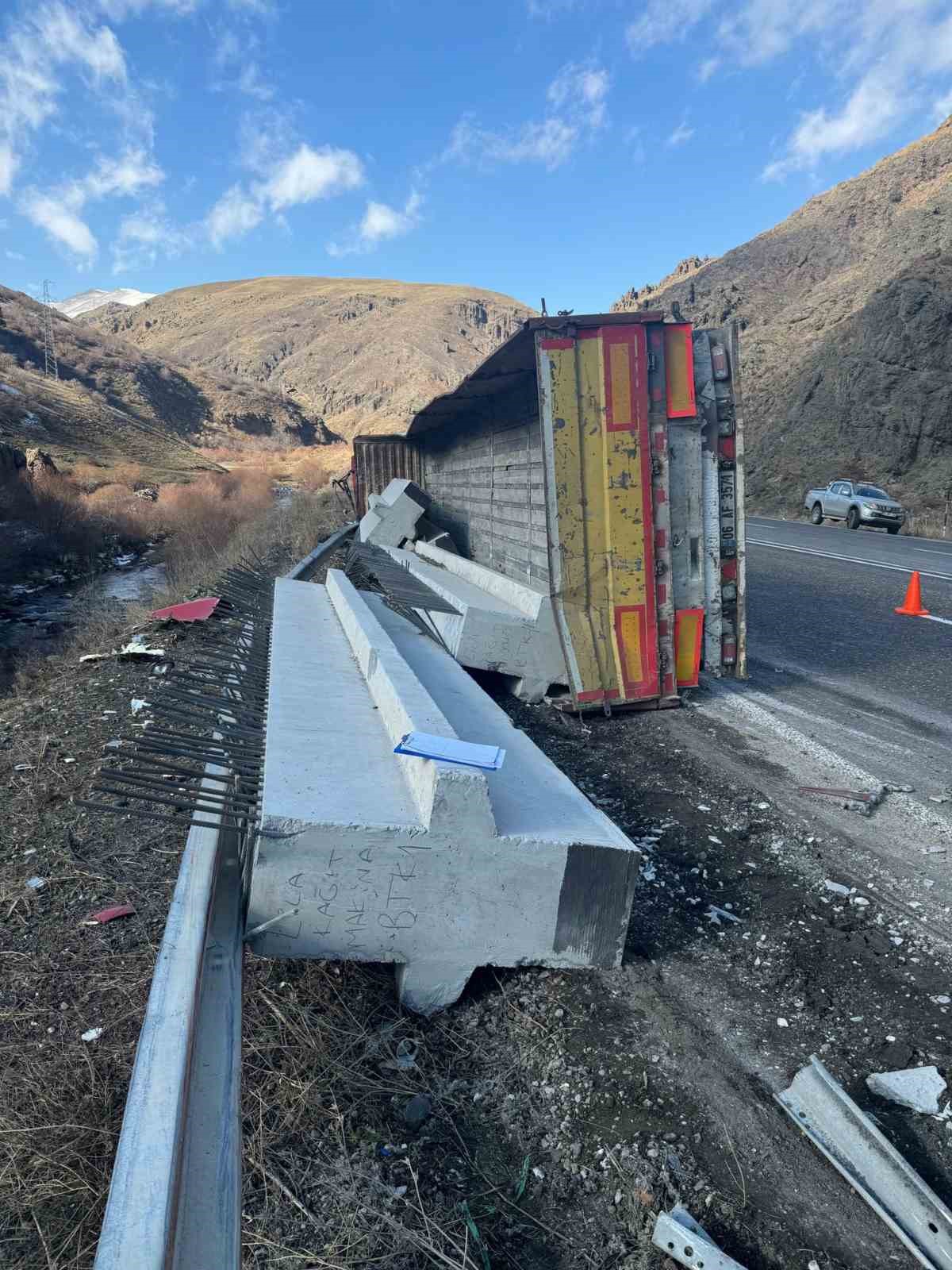 Ağrı’daki 3 ayrı trafik kazasında 4 kişi yaralandı
