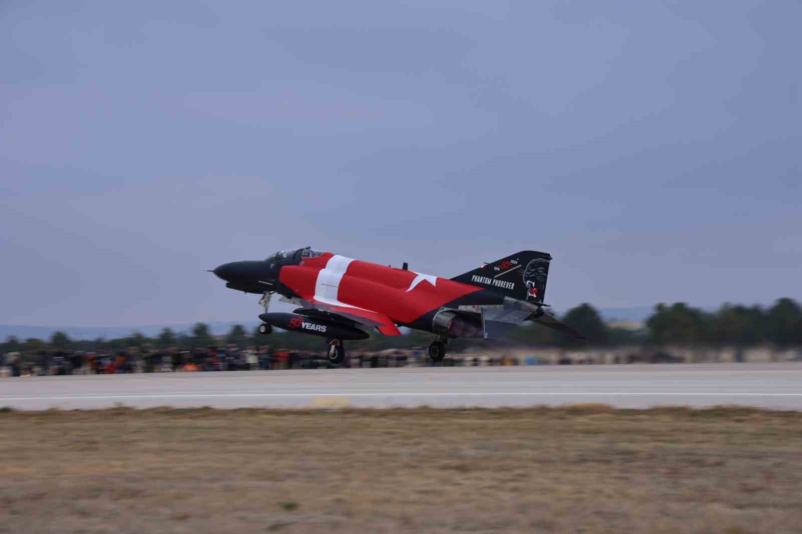 10 tane F-4E Phantom uçağıyla ‘fil yürüyüşü’ yapıldı
