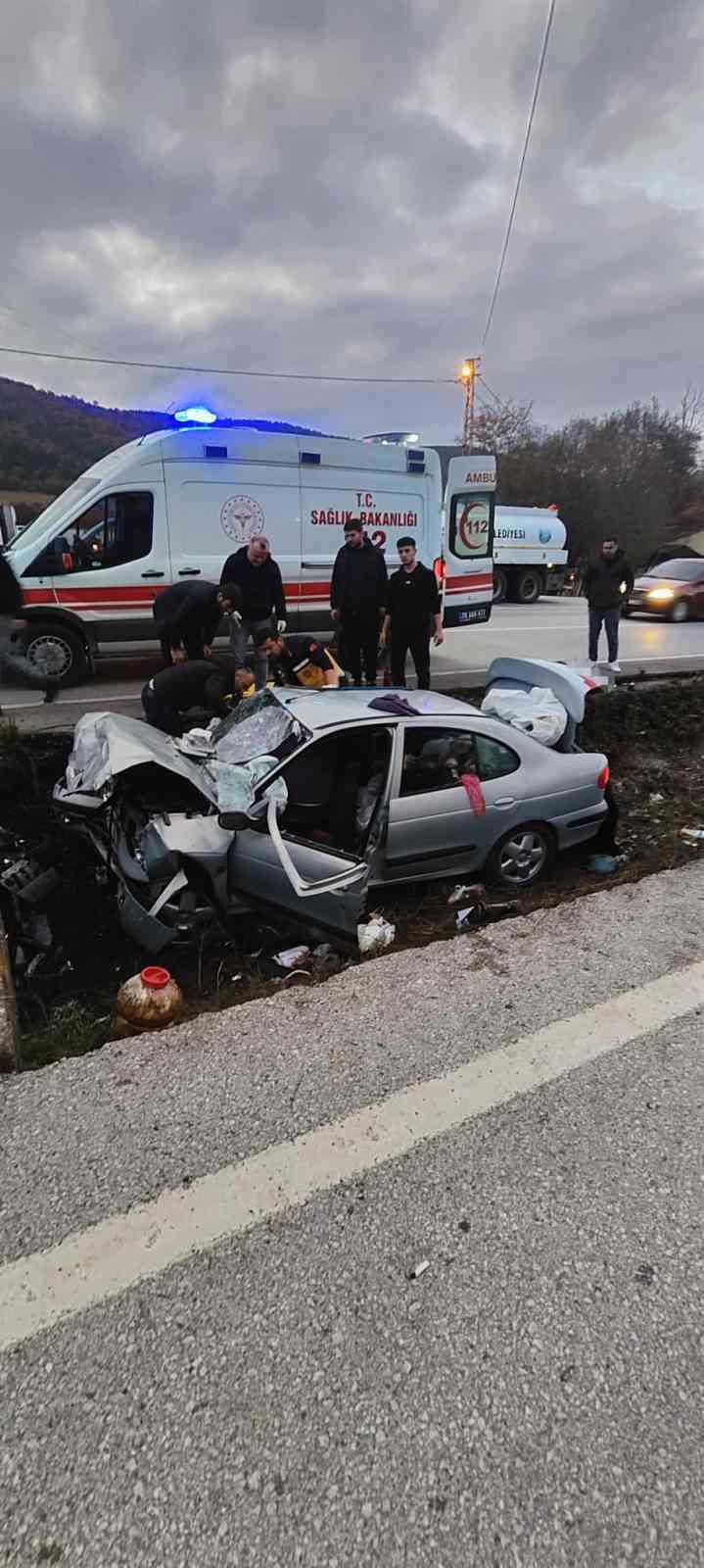 Karabük’te kanala düşen otomobil duvara çarptı: 1 ölü, 3 yaralı
