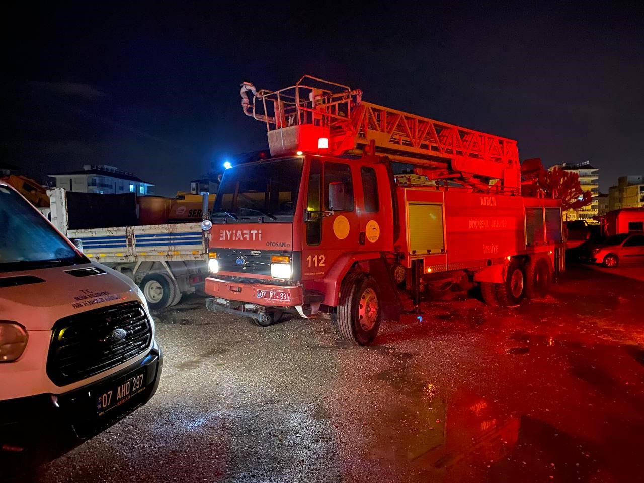 Antalya’da belediyeye ait depoda yangın
