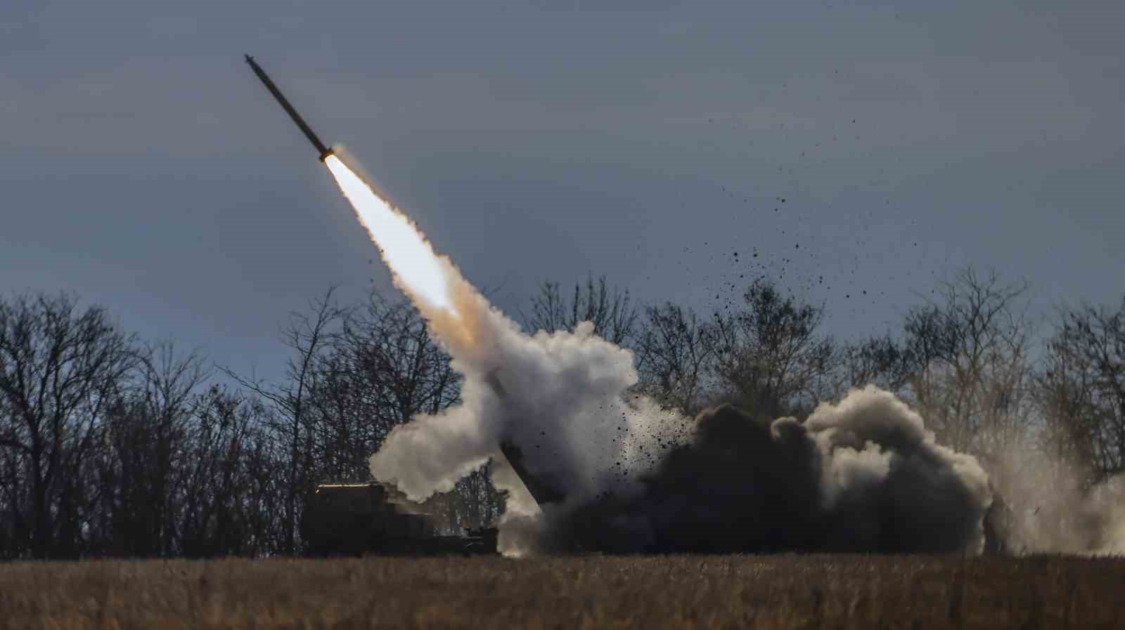 Ukrayna’ya Rusya topraklarına yönelik saldırılarda ABD yapımı silahları kullanmasına izin verildiği iddiası
