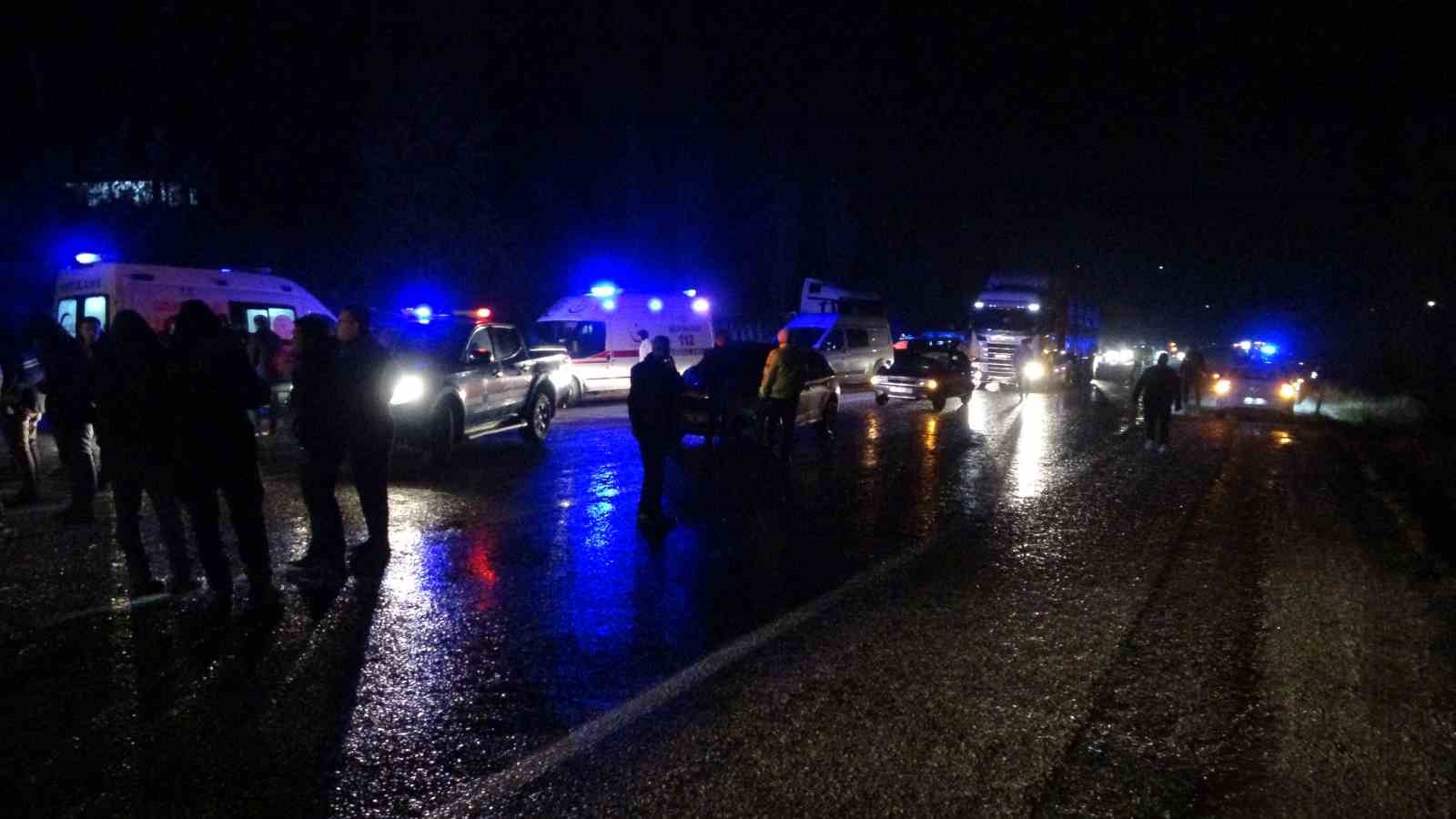 Malatya’da devrilen tırın altında kalan 2 polisten biri şehit oldu
