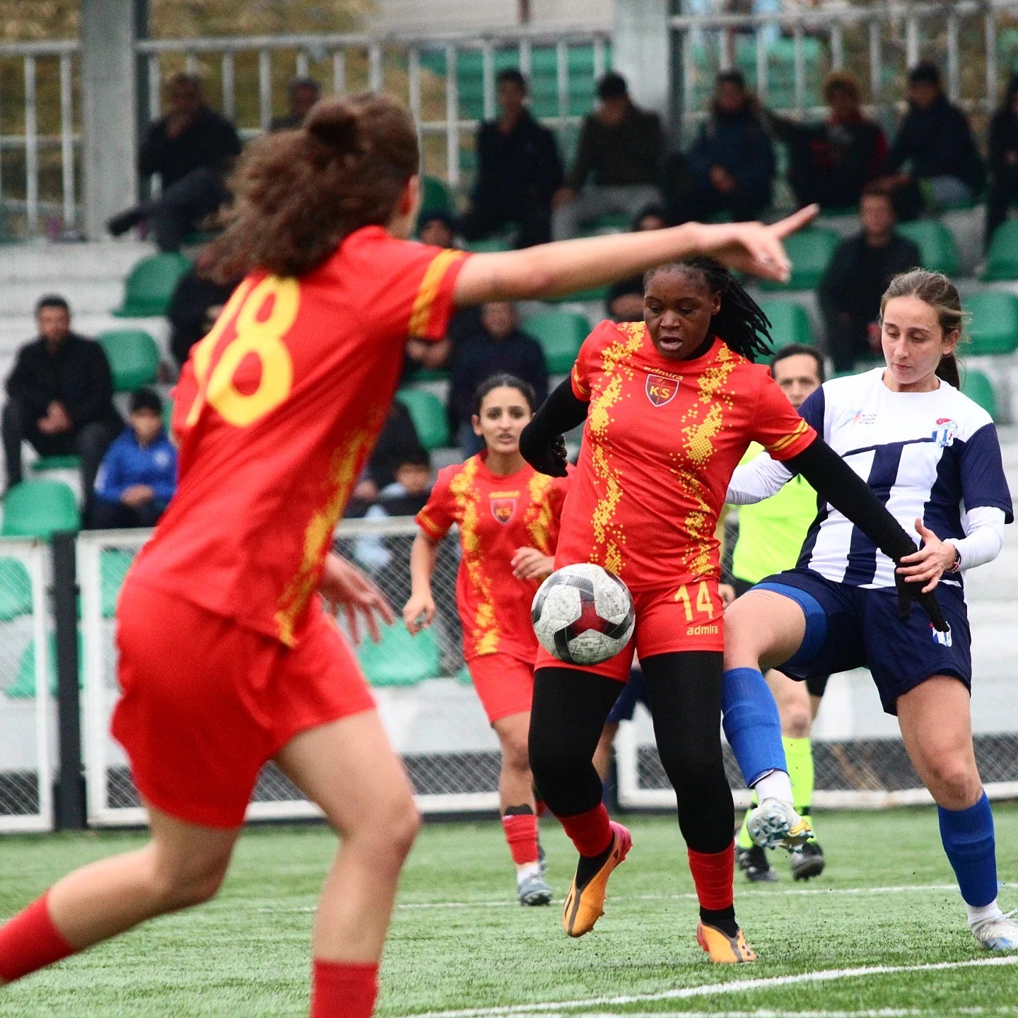 Kadınlar 1. Lig B Grubu: Kayseri Kadın FK: 2 - Adana İdman Yurdu: 1
