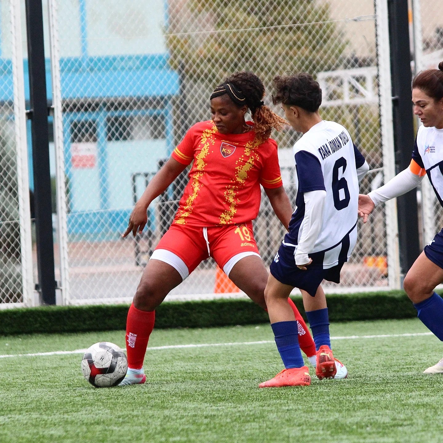 Kadınlar 1. Lig B Grubu: Kayseri Kadın FK: 2 - Adana İdman Yurdu: 1
