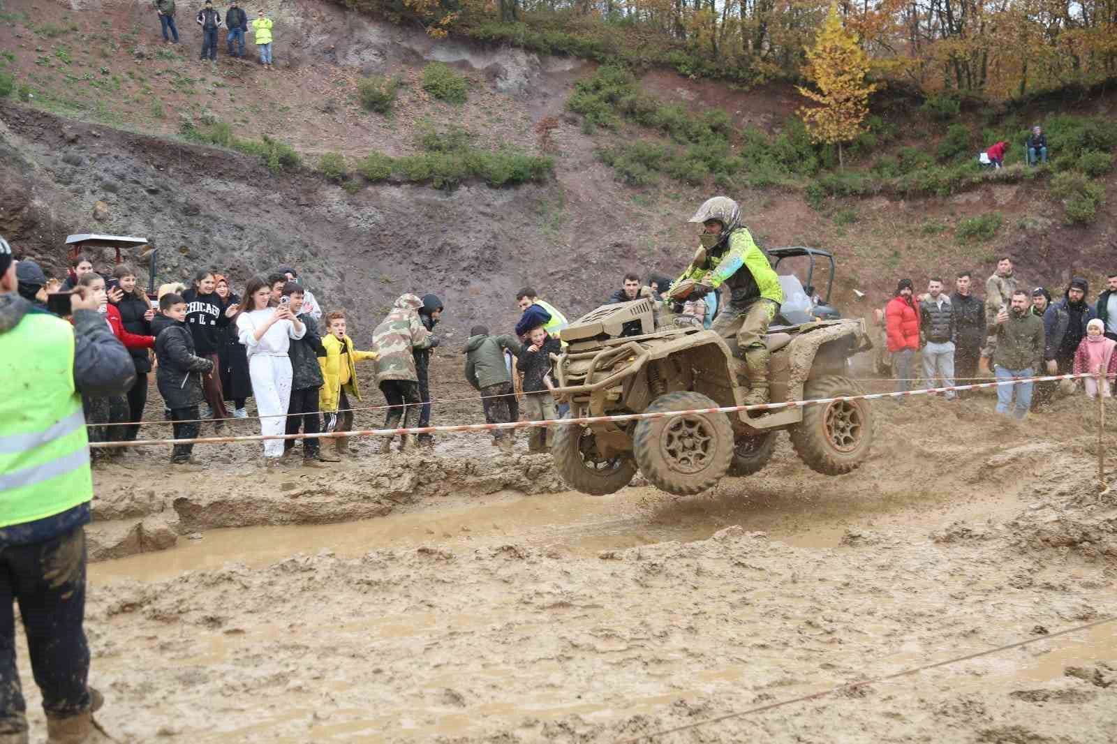 Çamur ve adrenalin bir arada
