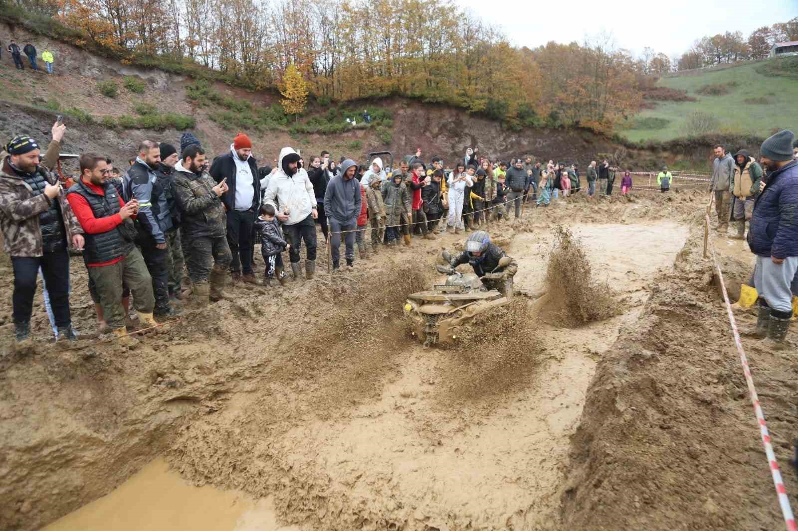 Çamur ve adrenalin bir arada
