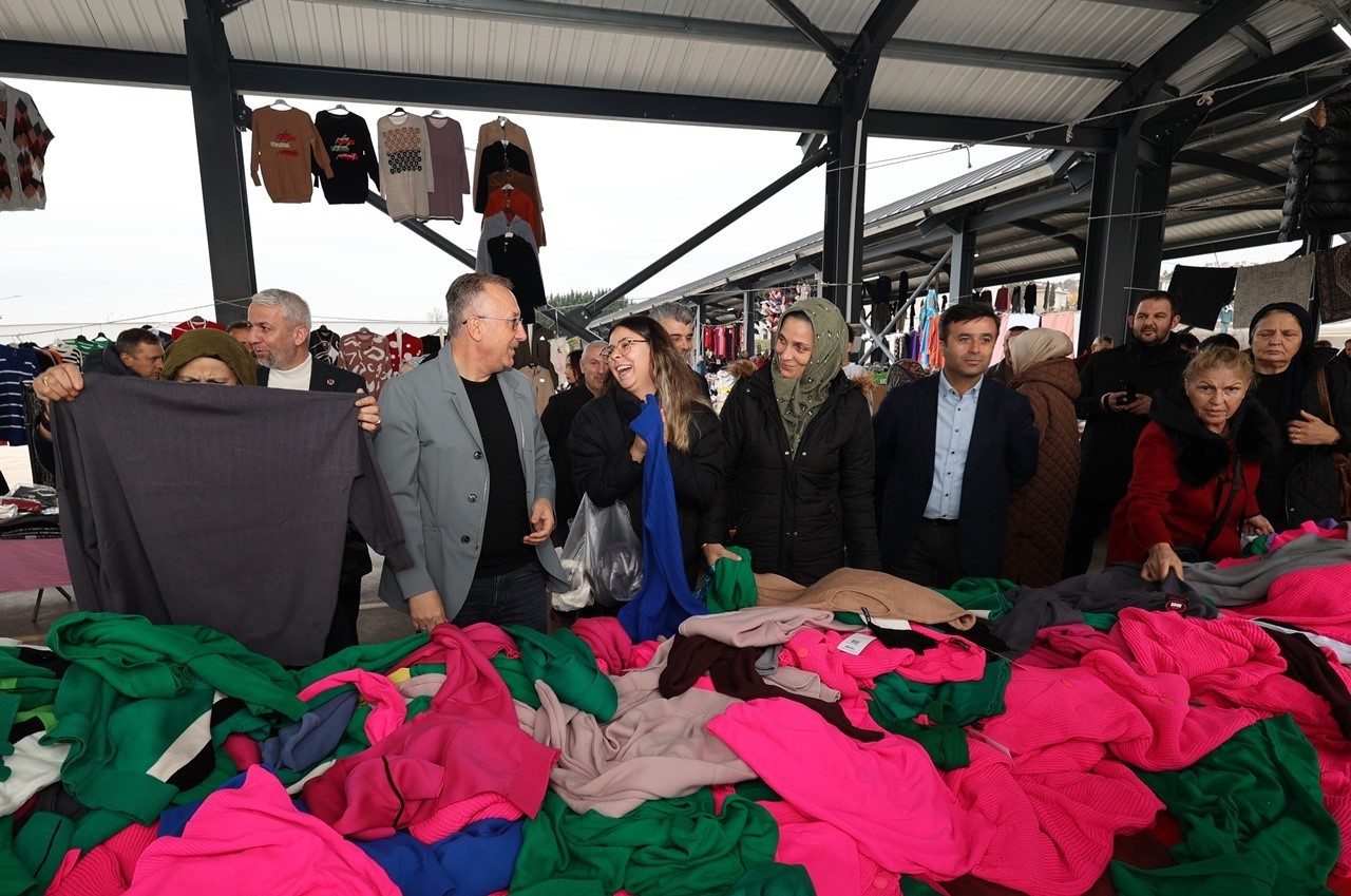 Yenikent bölgesine Giyim ve Kumaş Pazarı açıldı
