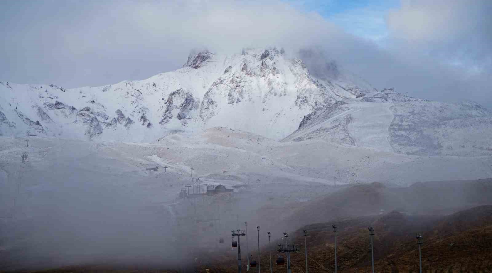 Erciyes’te iki mevsim, sarı ve beyaz bir arada
