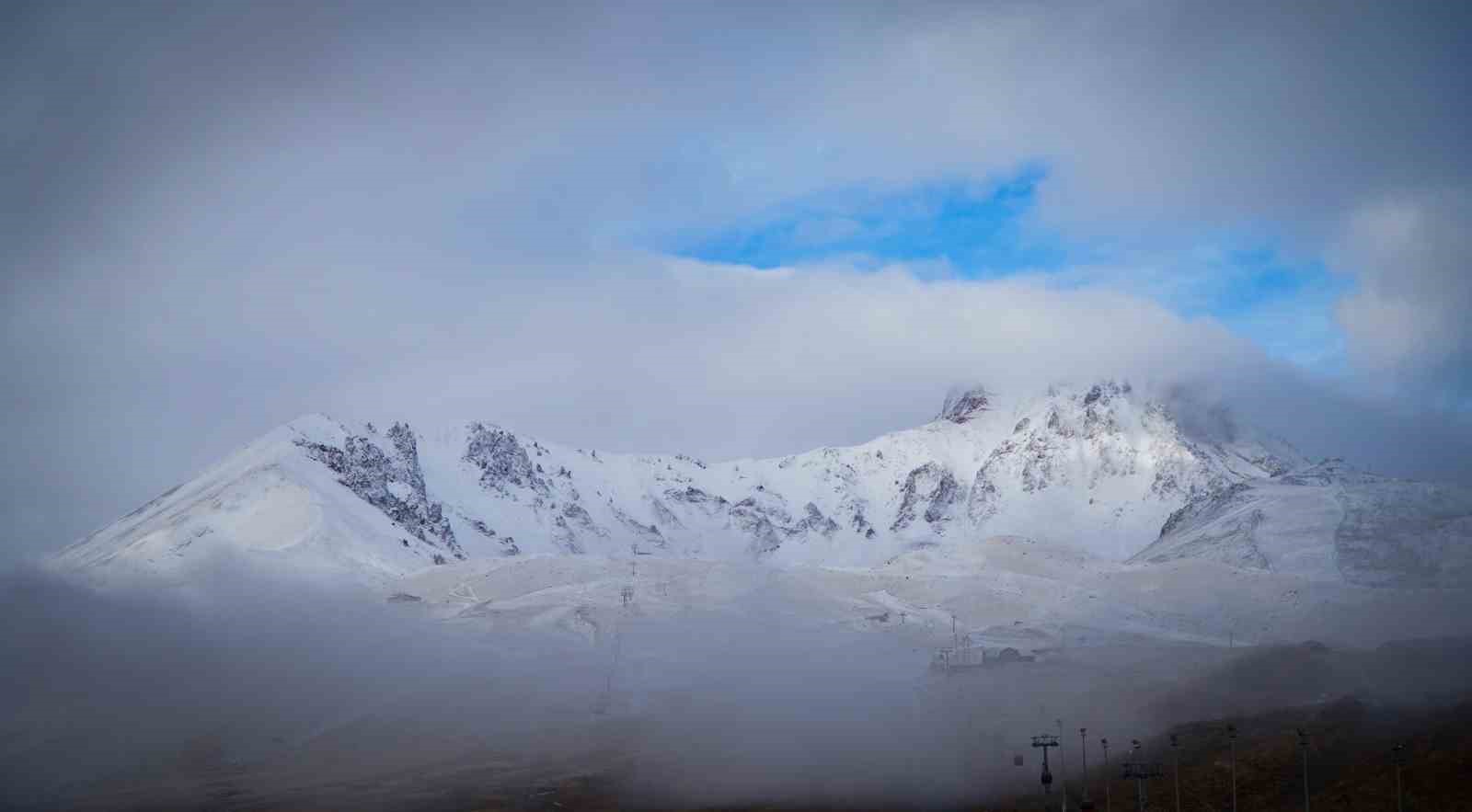 Erciyes’te iki mevsim, sarı ve beyaz bir arada
