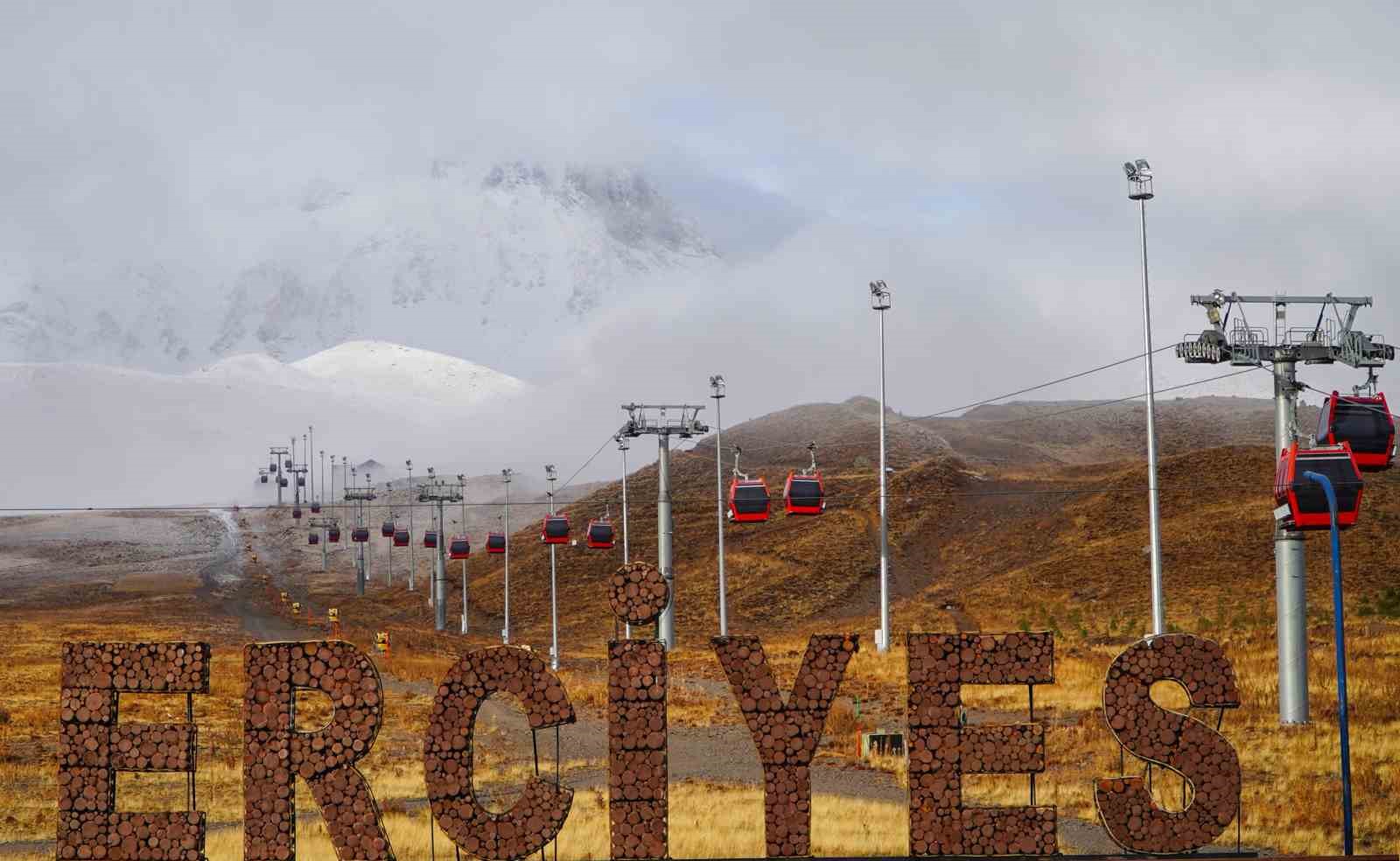 Erciyes’te iki mevsim, sarı ve beyaz bir arada
