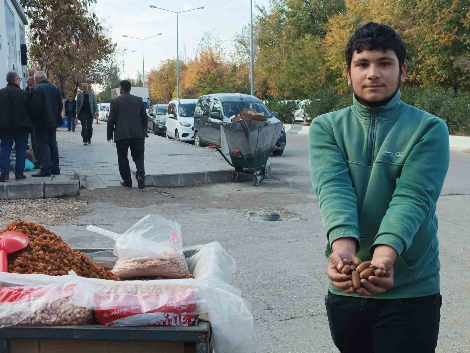 Siirt’te kestane yerine “meşe palamudu” tezgahta yer aldı
