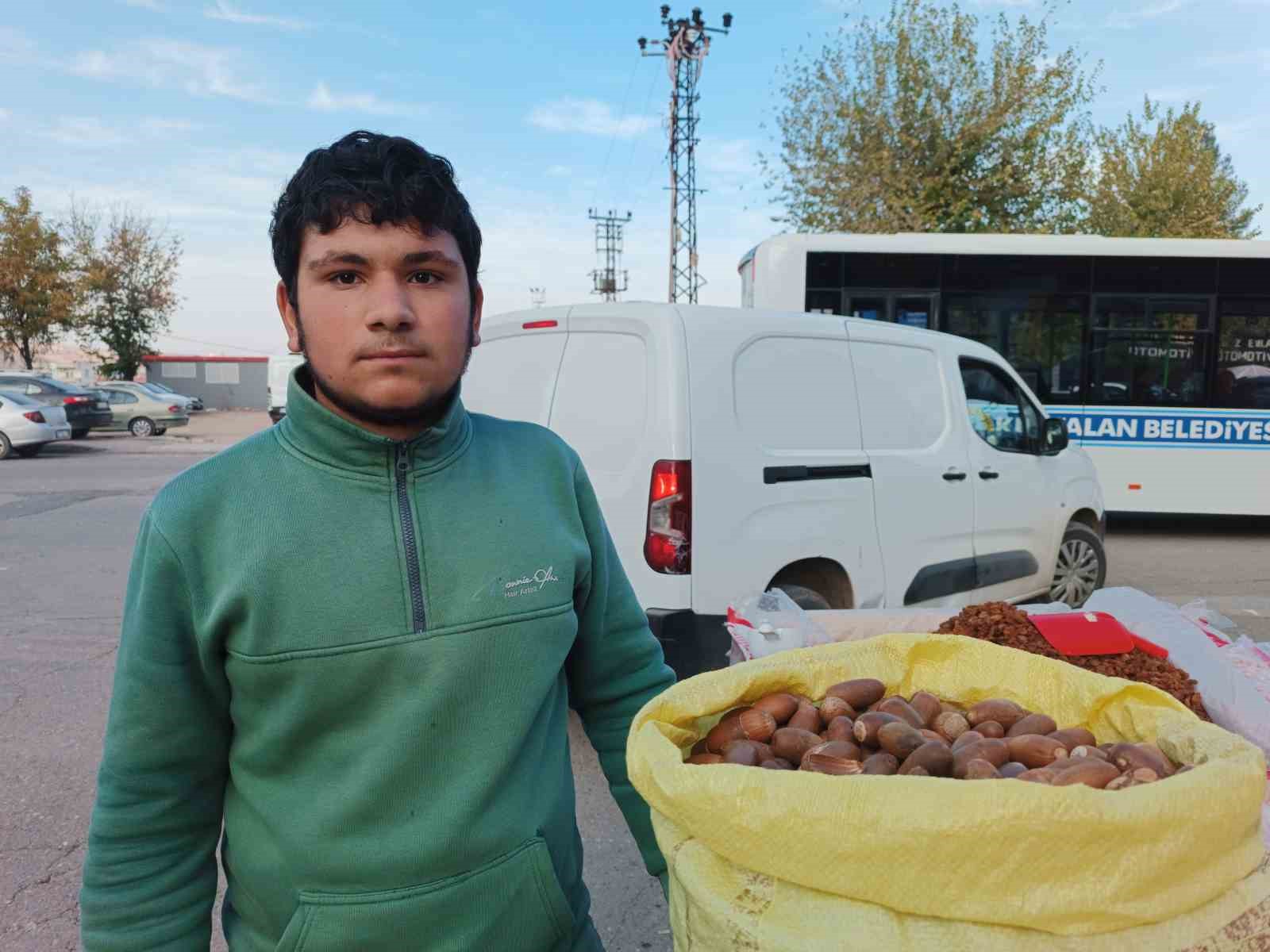 Siirt’te kestane yerine “meşe palamudu” tezgahta yer aldı
