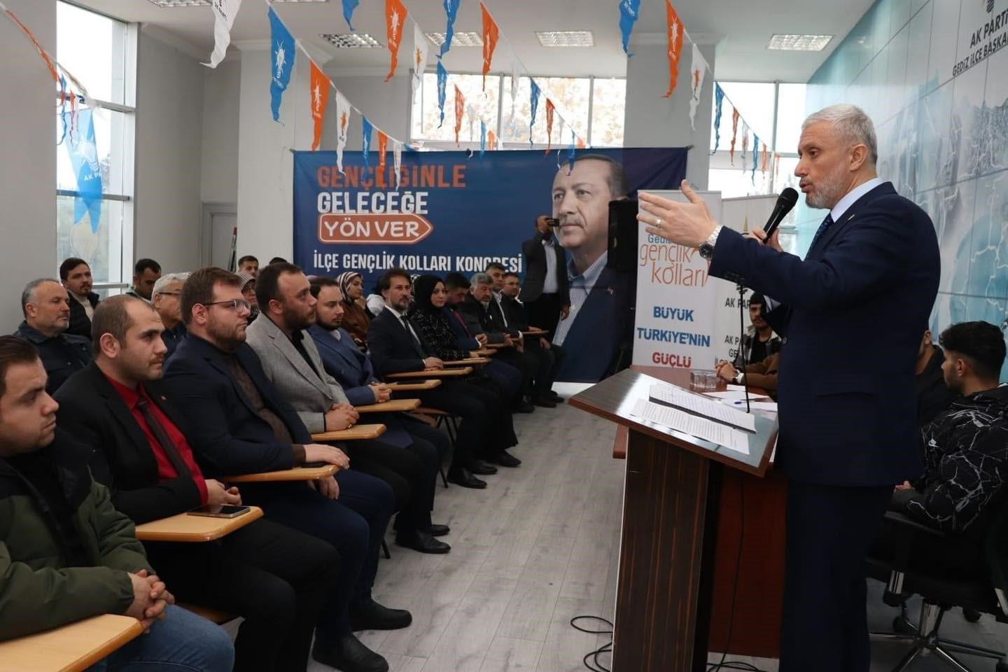 AK Parti Gediz İlçe Gençlik Kolları Başkanlığı’nın 7. Olağan Kongresi gerçekleştirildi
