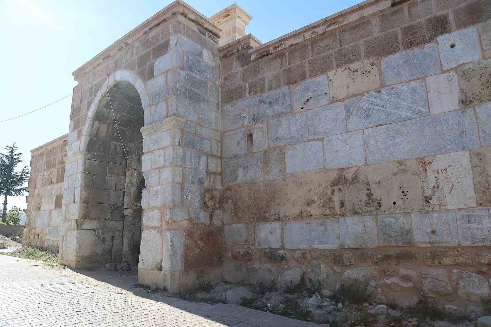 Konya Büyükşehir Kadınhanı’ndaki Selçuklu mirası kervansarayı ihya ediyor
