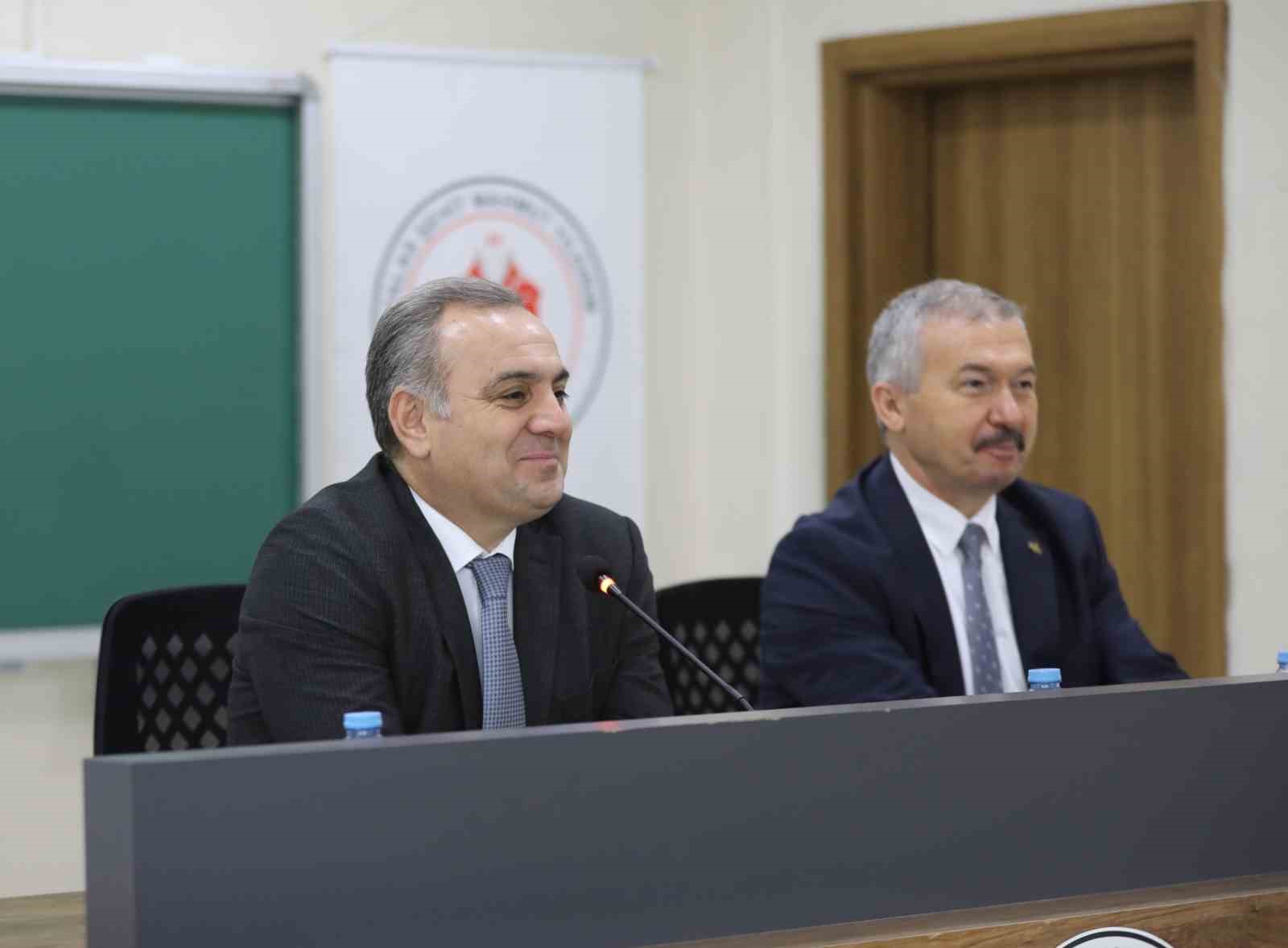 Rektör Prof. Dr. Altun, Talas Şehit Mahmut Yıldırım Anadolu Lisesi öğrencileri ile bir araya geldi
