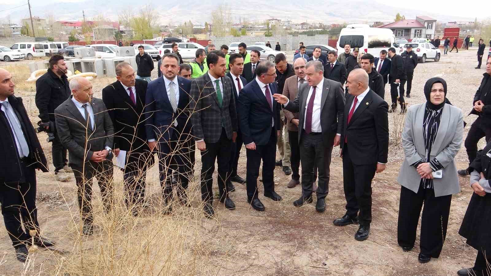 Bakan Bak: “Biz eser siyasetine devam ediyoruz”
