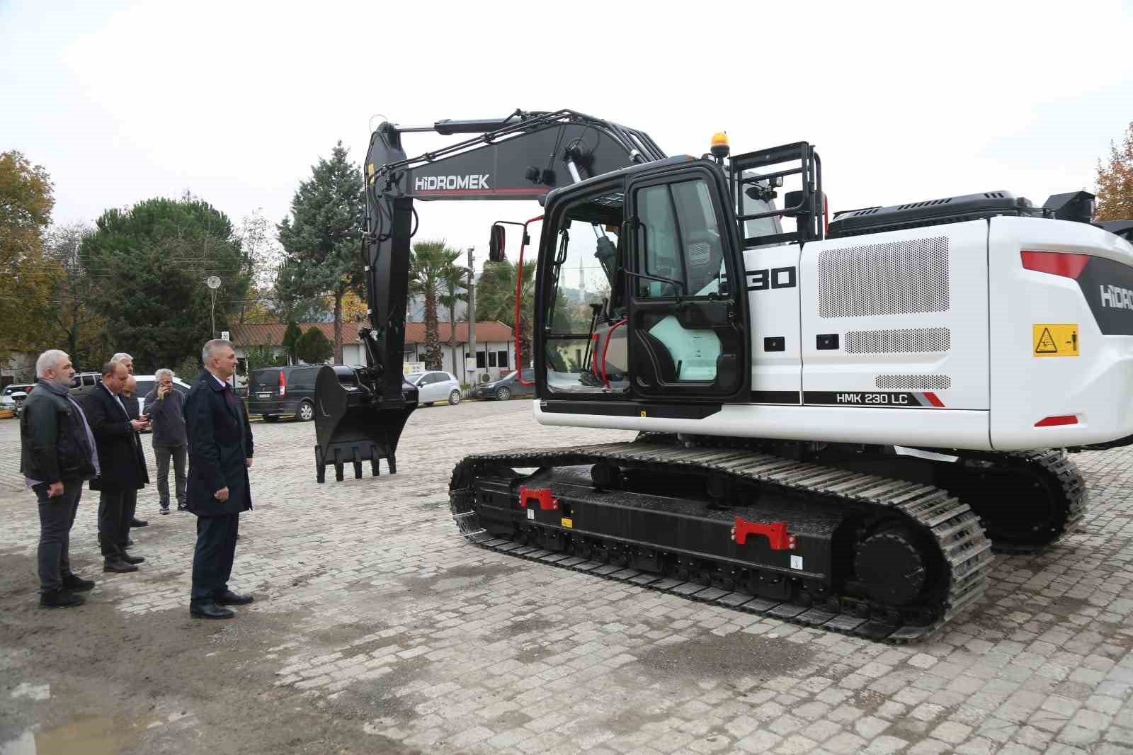 Gölcük Belediyesi’ne 3 yeni iş makinesi
