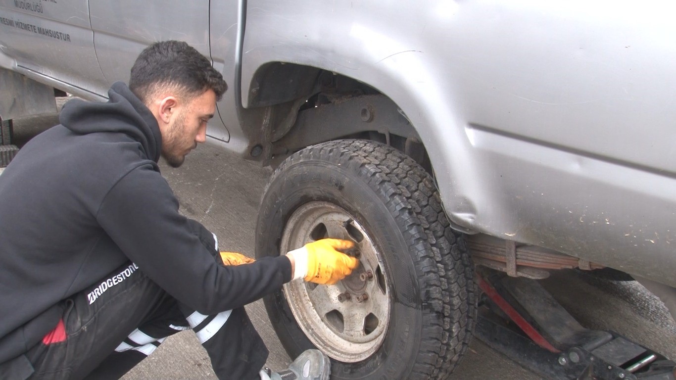 Kütahya’da lastikçilerde yoğunluk
