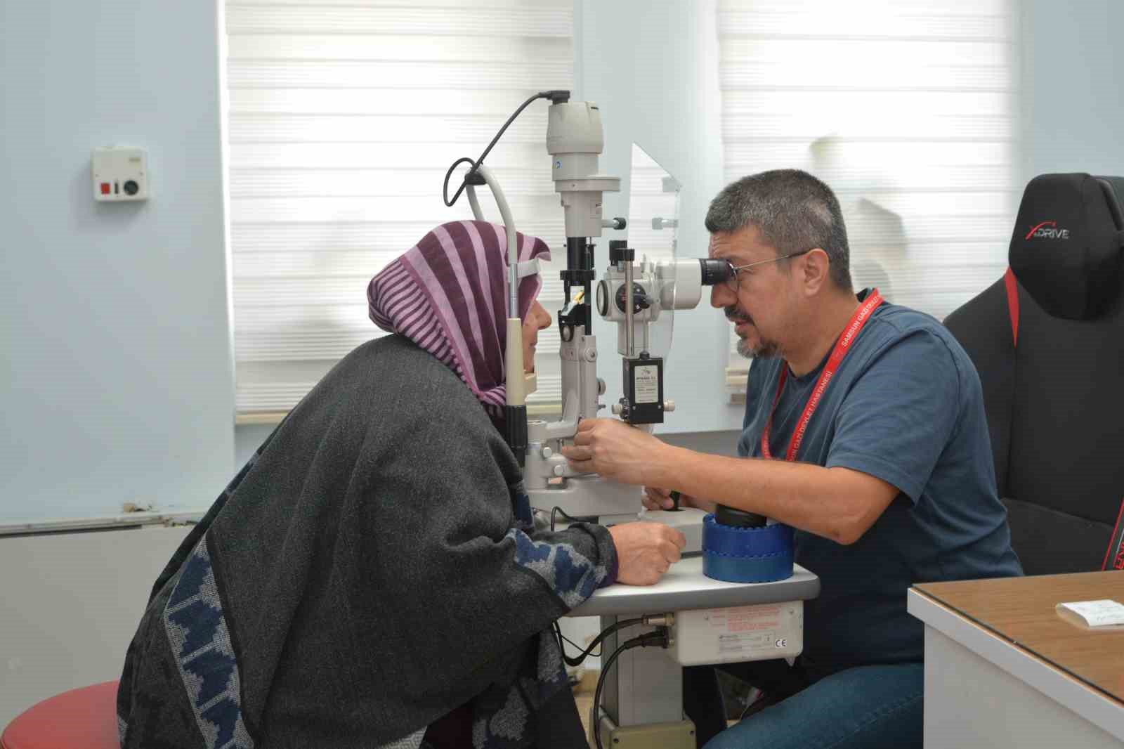 Doktordan anne, baba ve oğluna katarak ameliyatı
