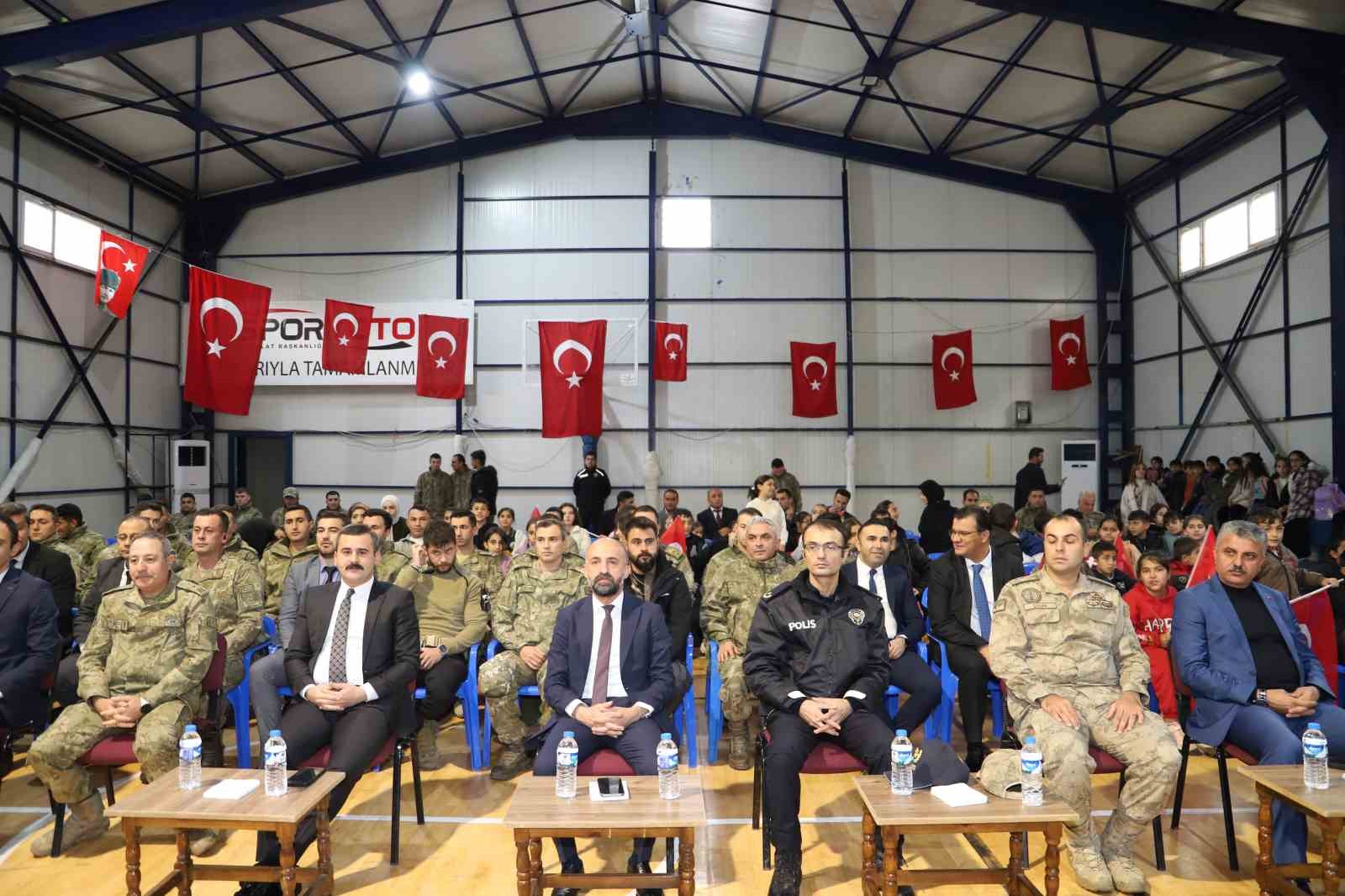 Askeri Bando ekibinden Çukurca’da unutulmaz konser
