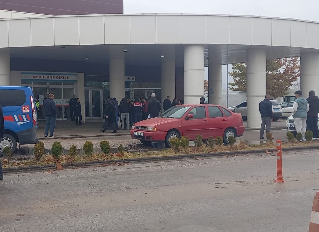 Gediz’de amca ile yeğen arasında silahlı çatışma: 1 ölü, 2 yaralı
