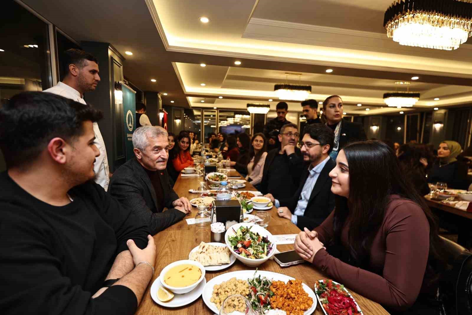 Tahmazoğlu, Gaziantepli üniversite öğrencileri ile bir araya geldi
