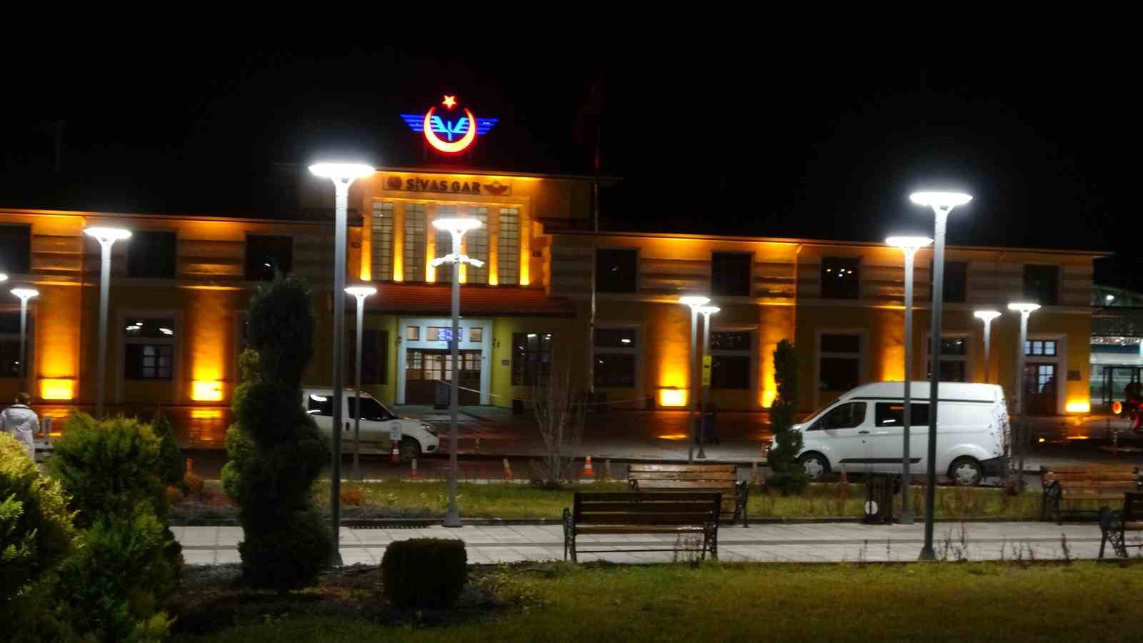 Sivas’ta tren garı önünde bomba paniği
