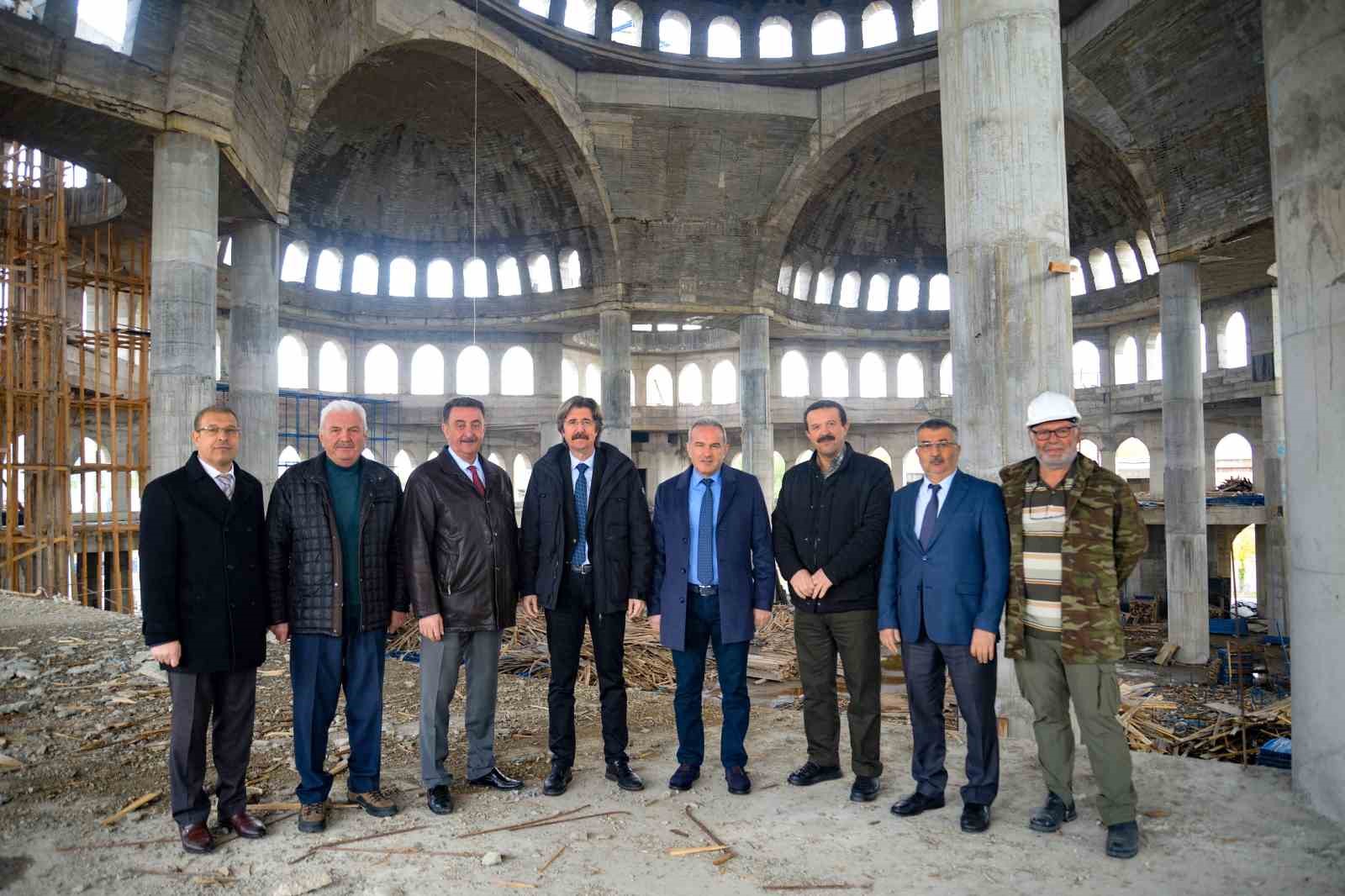 Uludağ Üniversitesi’ndeki cami ve külliye inşaatı yükseliyor
