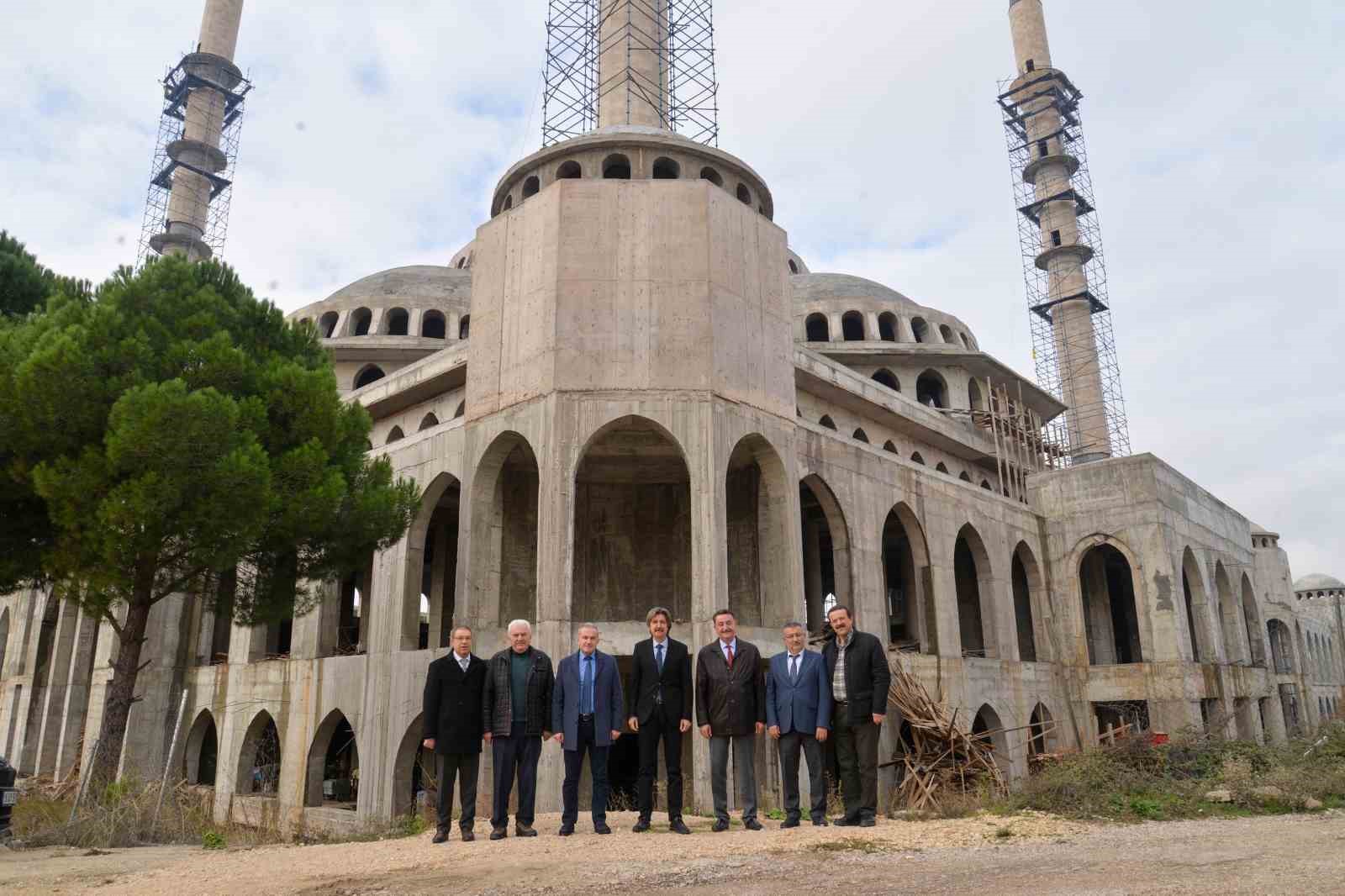 Uludağ Üniversitesi’ndeki cami ve külliye inşaatı yükseliyor
