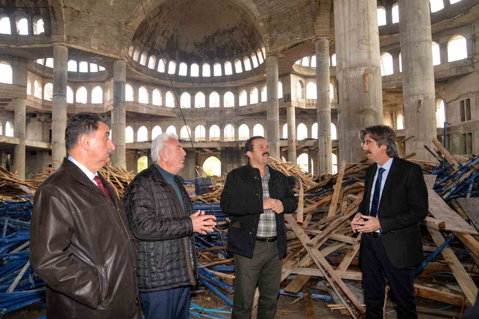 Uludağ Üniversitesi’ndeki cami ve külliye inşaatı yükseliyor
