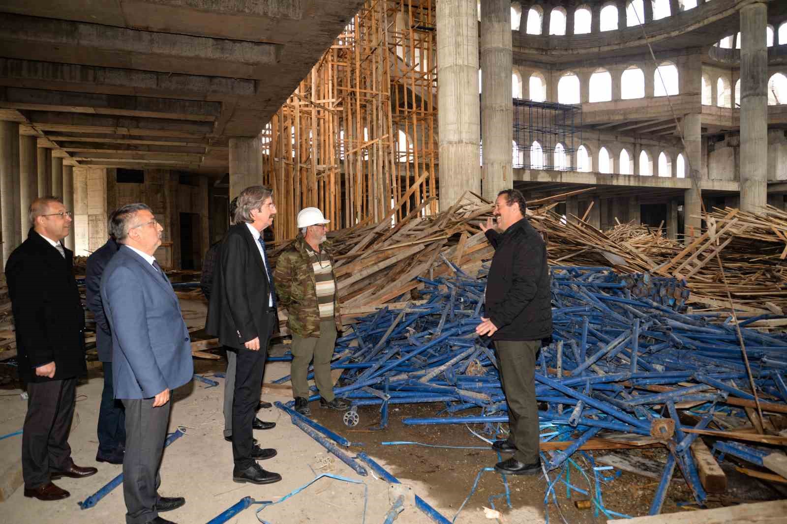 Uludağ Üniversitesi’ndeki cami ve külliye inşaatı yükseliyor
