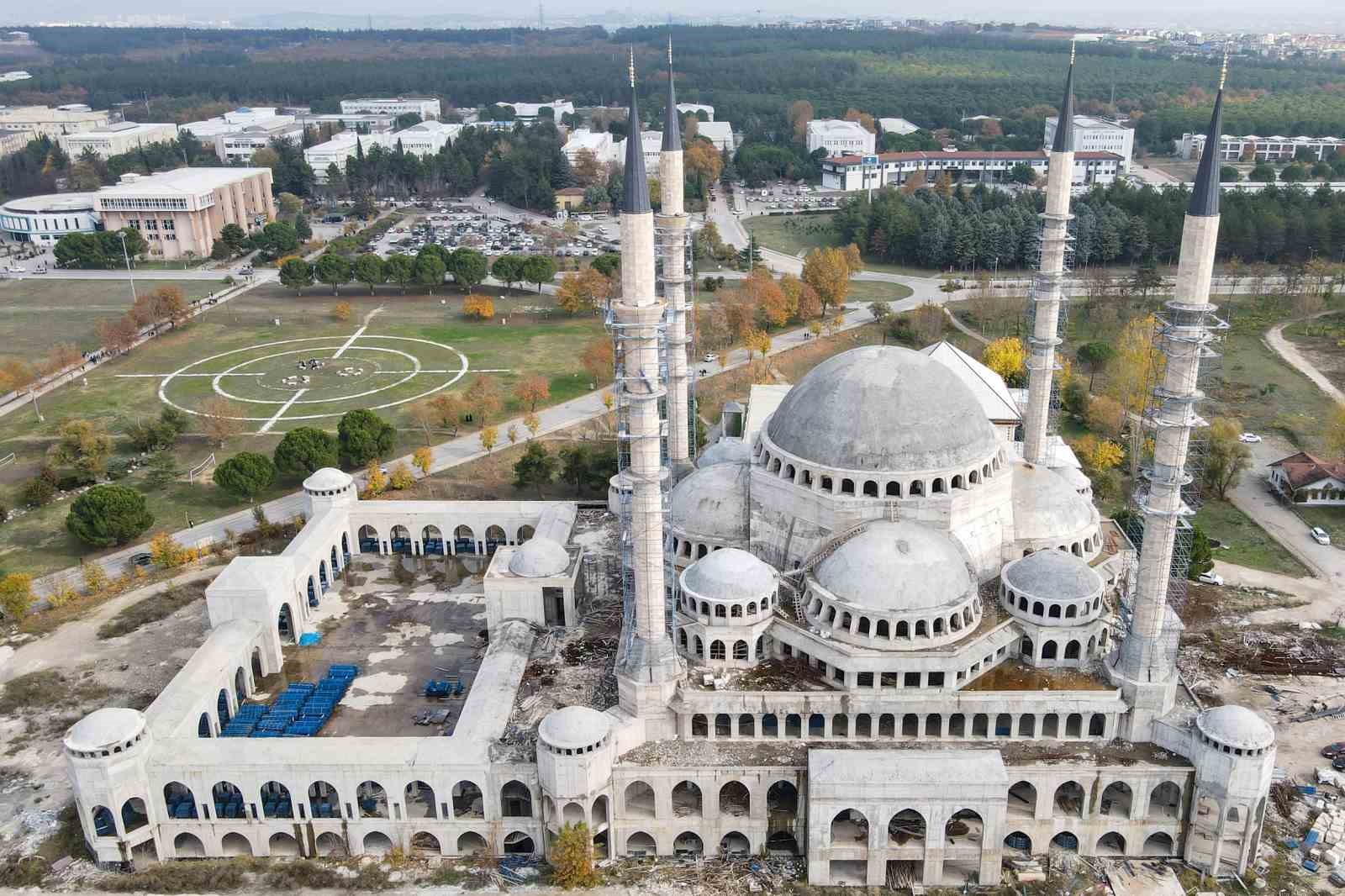 Uludağ Üniversitesi’ndeki cami ve külliye inşaatı yükseliyor
