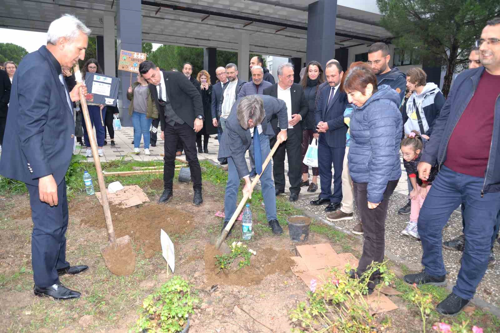 BUÜ’de ağaçlandırma çalışmaları devam ediyor
