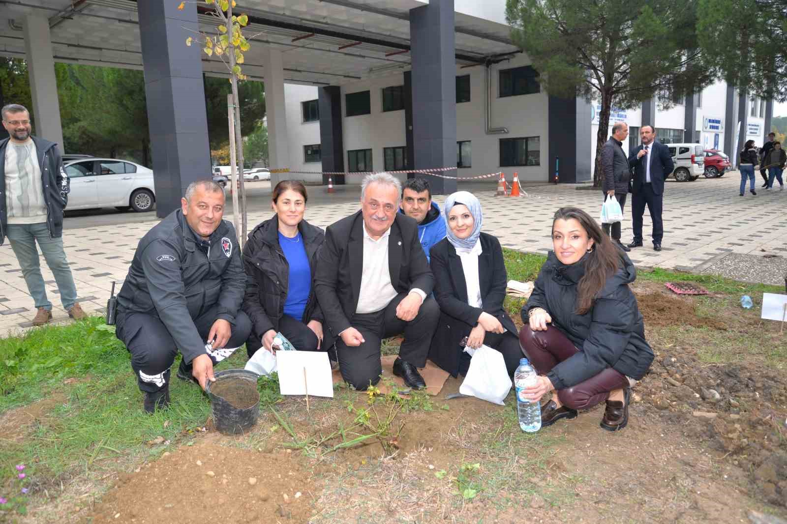 BUÜ’de ağaçlandırma çalışmaları devam ediyor
