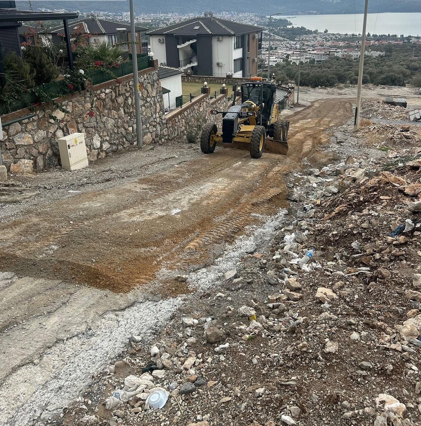 Didim’de sağanak yağıştan sonra zarar gören yollar onarıldı
