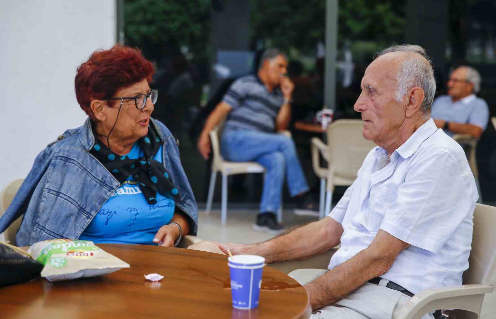 Emekliler Kahvesi’nde keyifli emeklilik
